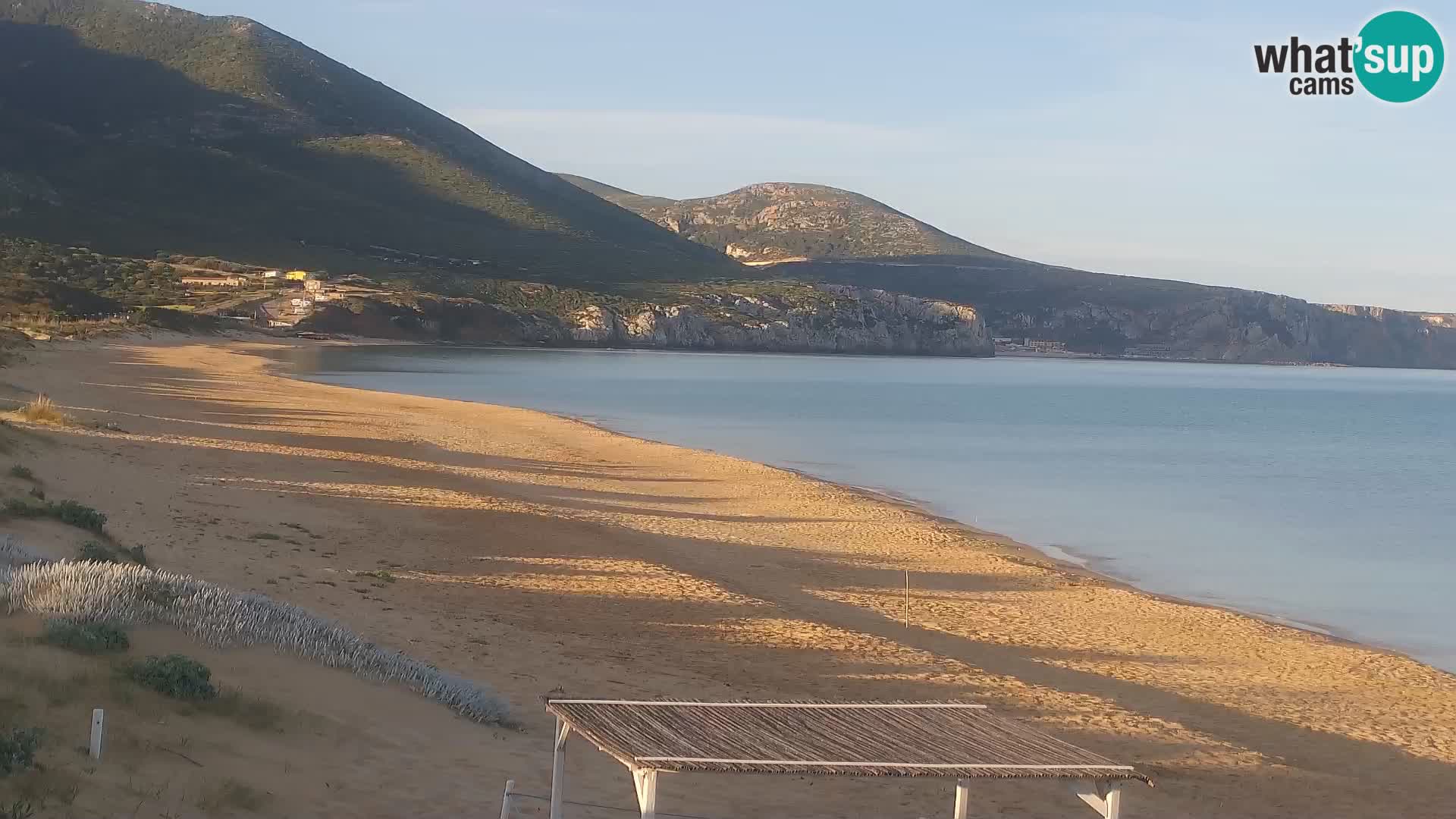 Webcam en vivo de la playa de San Nicolò en Buggerru, Cerdeña – admira las olas y los atardeceres