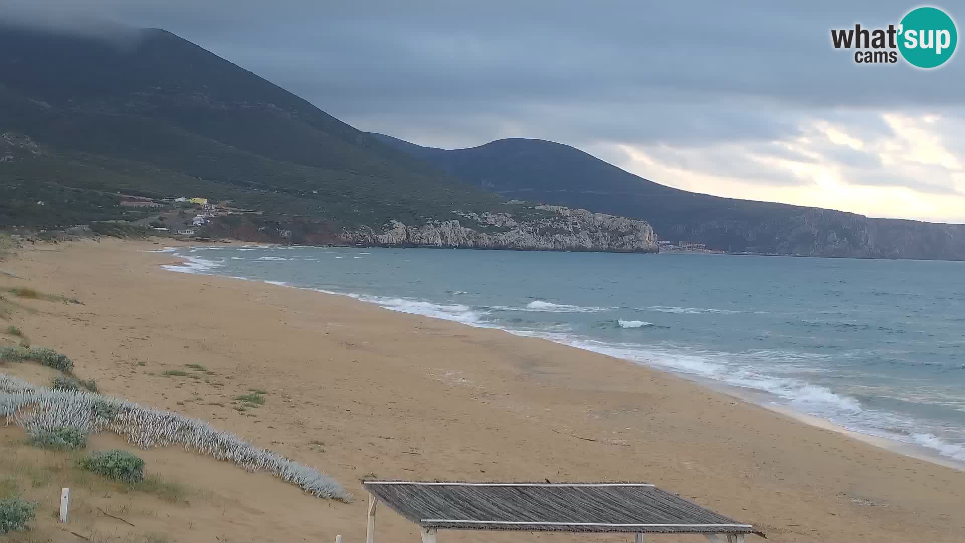 Webcam en direct de la plage de San Nicolò à Buggerru en Sardaigne – Regardez les vagues et le coucher de soleil