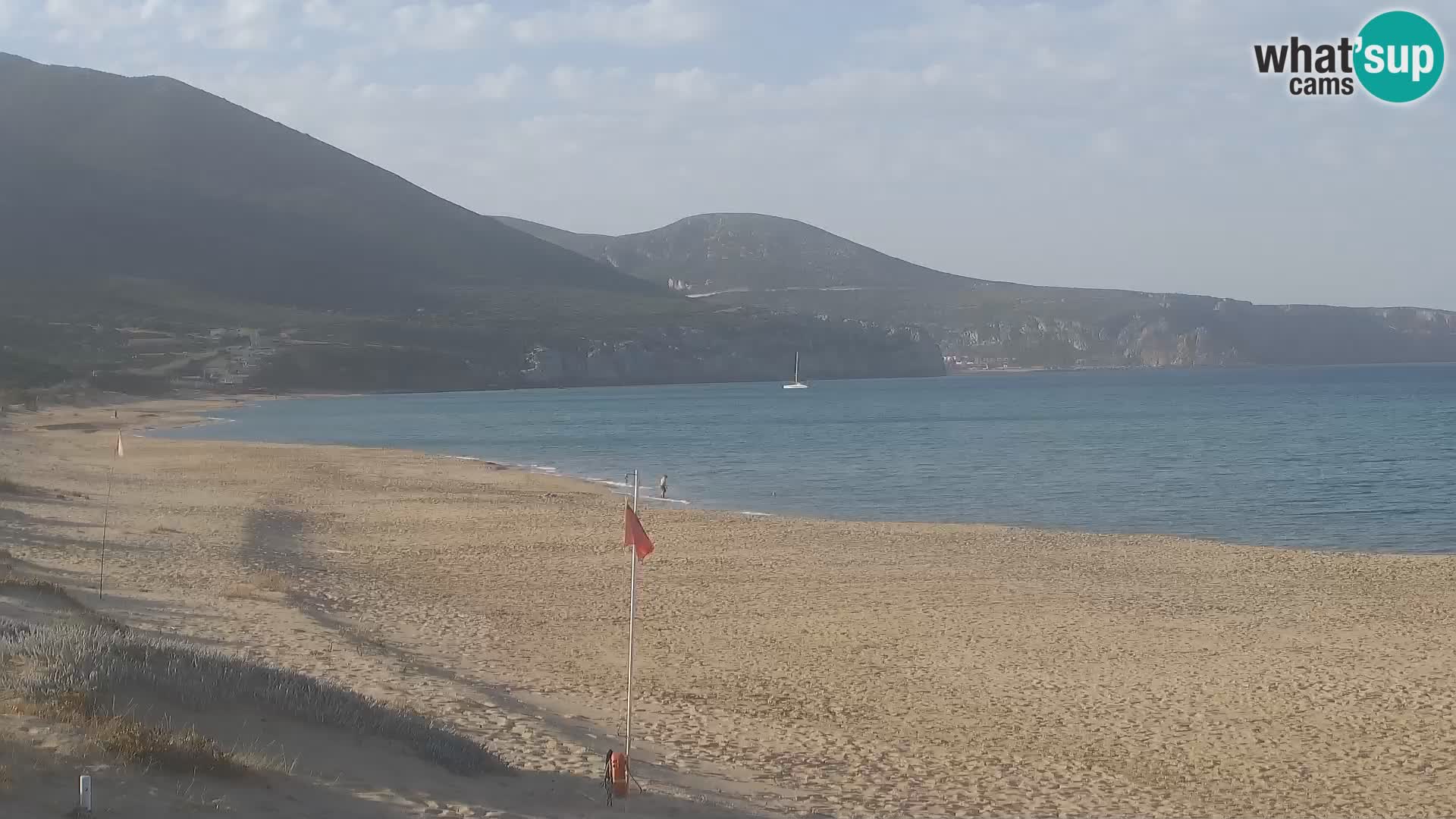 Spletna kamera plaže San Nicolò v Buggerruju, Sardinija – uživajte v valovih in sončnih zahodih