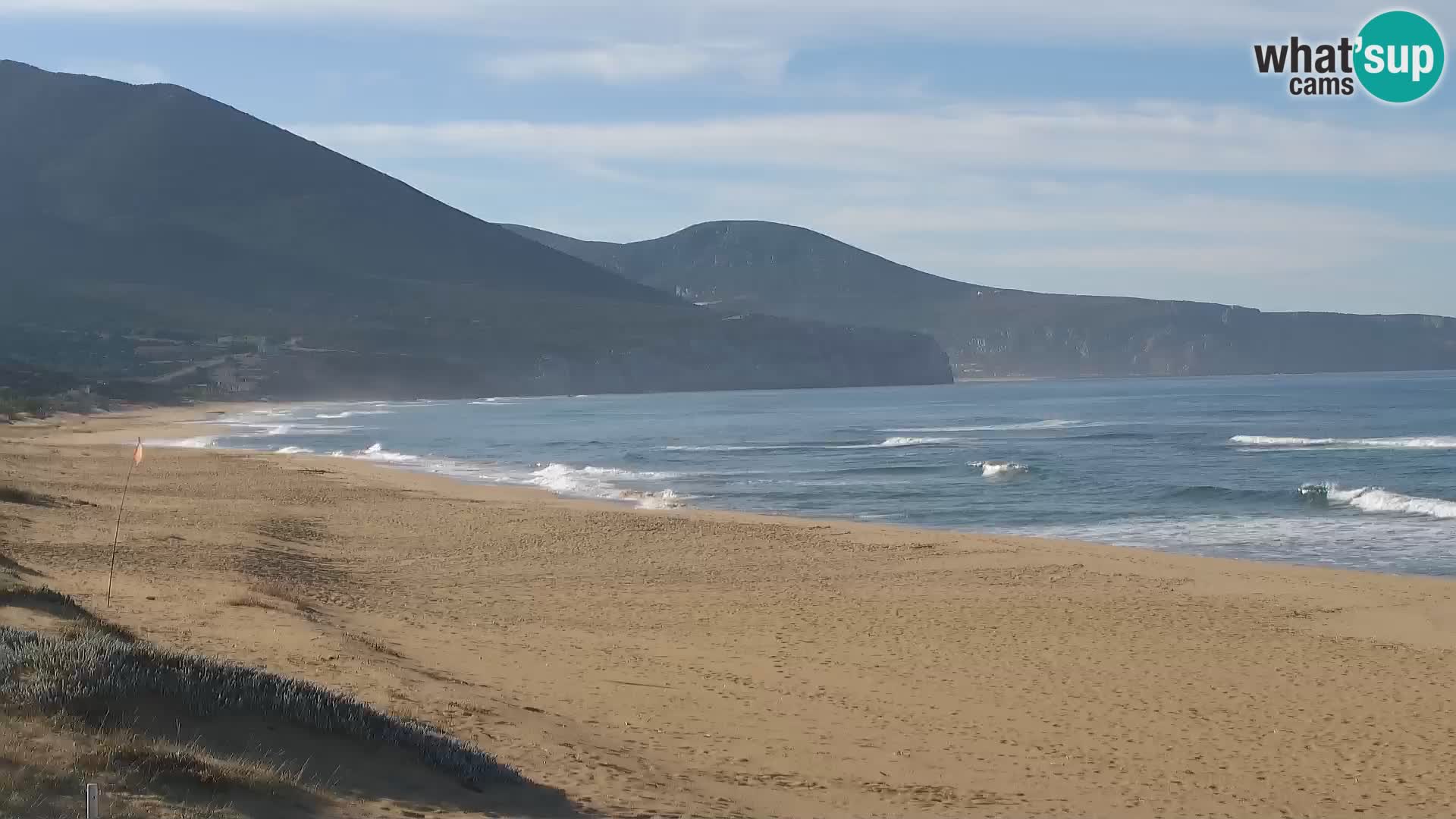 Webcam en vivo de la playa de San Nicolò en Buggerru, Cerdeña – admira las olas y los atardeceres