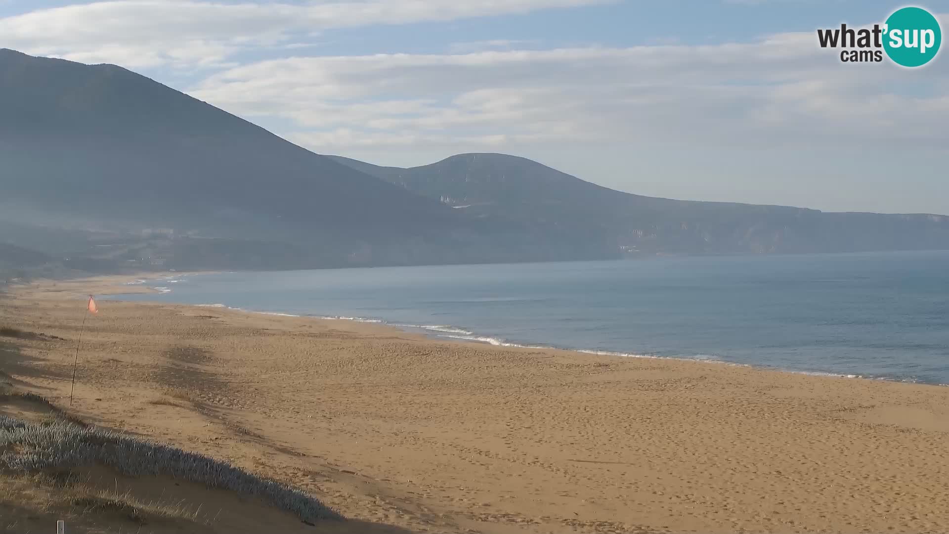 Spletna kamera plaže San Nicolò v Buggerruju, Sardinija – uživajte v valovih in sončnih zahodih