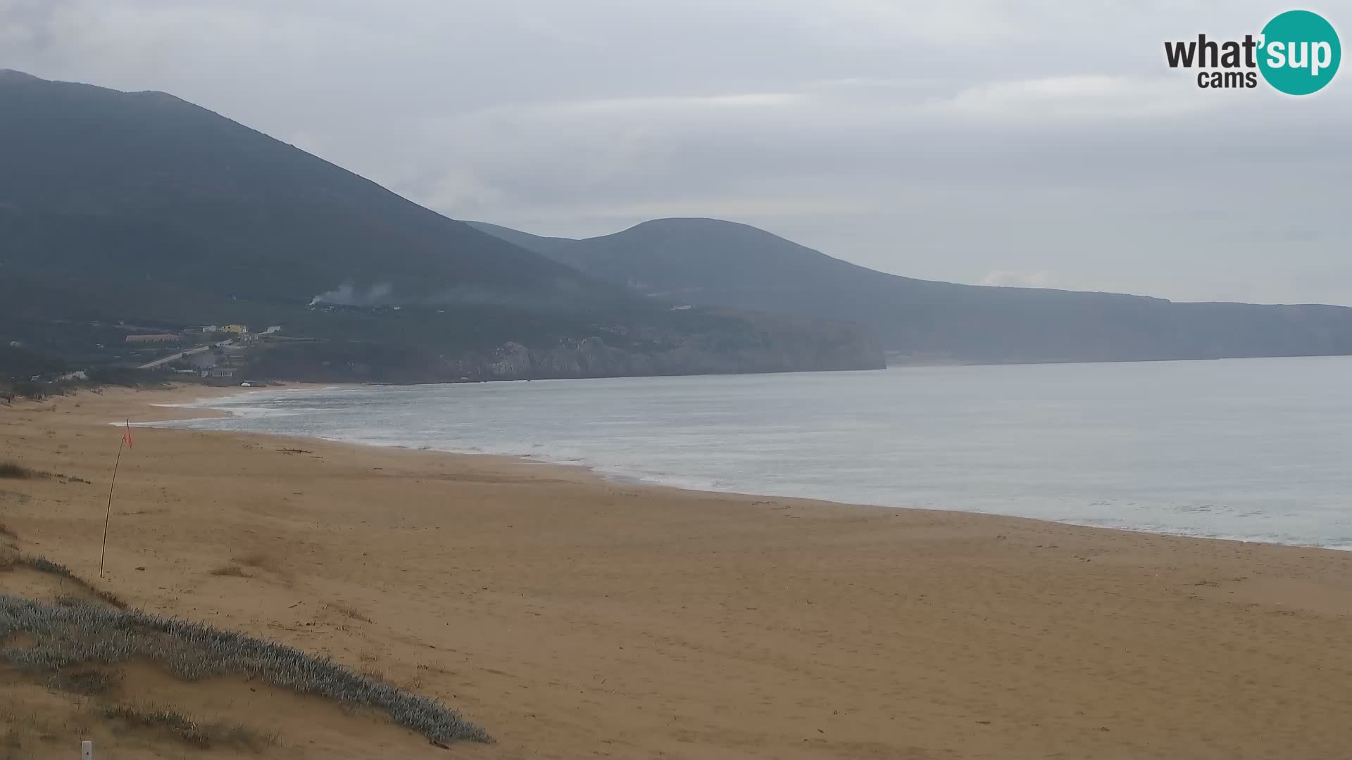 Spletna kamera plaže San Nicolò v Buggerruju, Sardinija – uživajte v valovih in sončnih zahodih