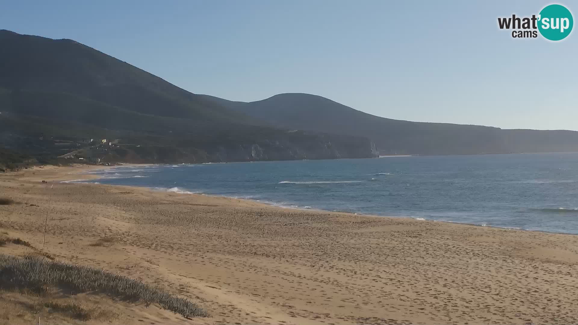 Webcam en vivo de la playa de San Nicolò en Buggerru, Cerdeña – admira las olas y los atardeceres