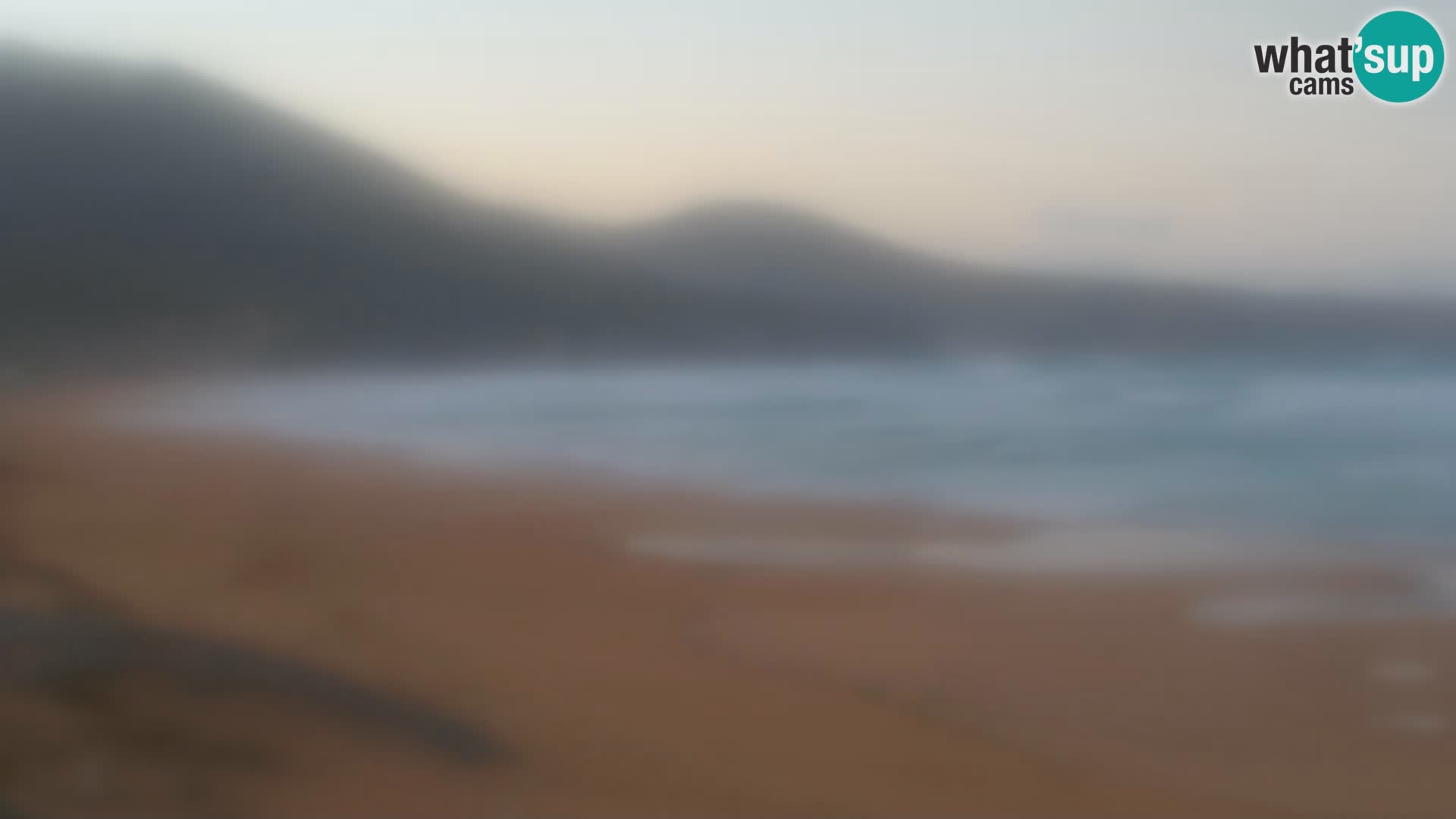 Webcam en vivo de la playa de San Nicolò en Buggerru, Cerdeña – admira las olas y los atardeceres