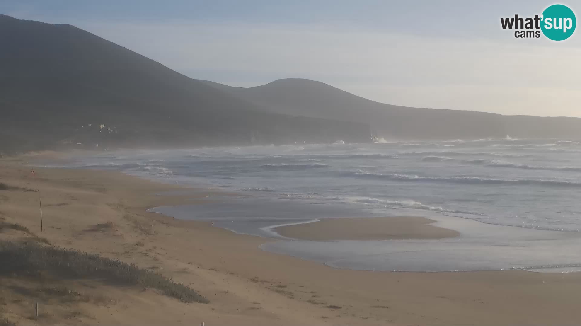 Spletna kamera plaže San Nicolò v Buggerruju, Sardinija – uživajte v valovih in sončnih zahodih