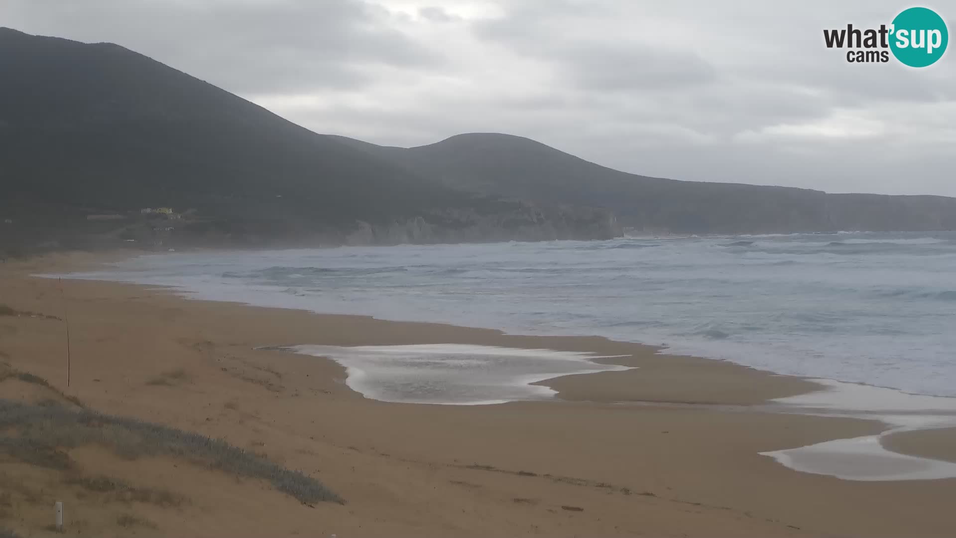 Spletna kamera plaže San Nicolò v Buggerruju, Sardinija – uživajte v valovih in sončnih zahodih