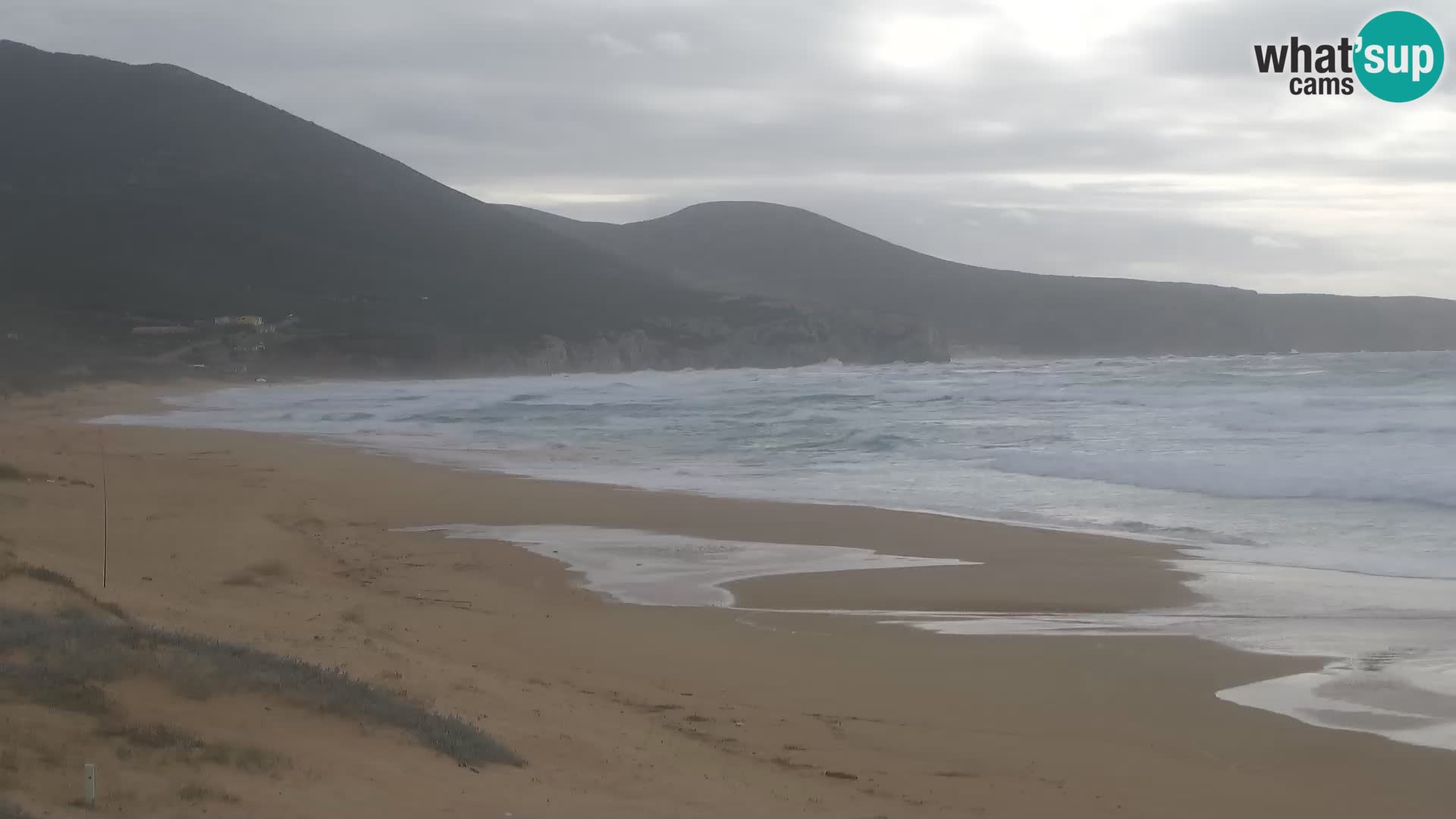 Spletna kamera plaže San Nicolò v Buggerruju, Sardinija – uživajte v valovih in sončnih zahodih