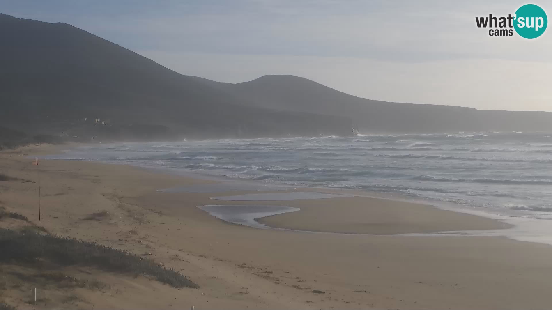 Webcam en vivo de la playa de San Nicolò en Buggerru, Cerdeña – admira las olas y los atardeceres