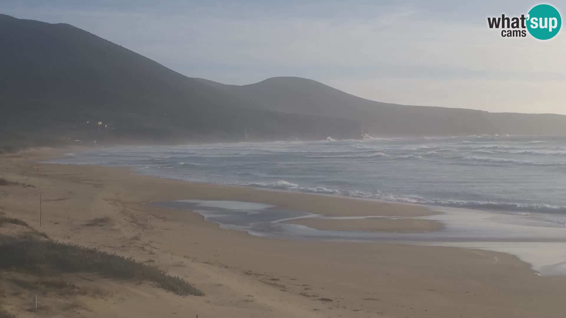 Spletna kamera plaže San Nicolò v Buggerruju, Sardinija – uživajte v valovih in sončnih zahodih