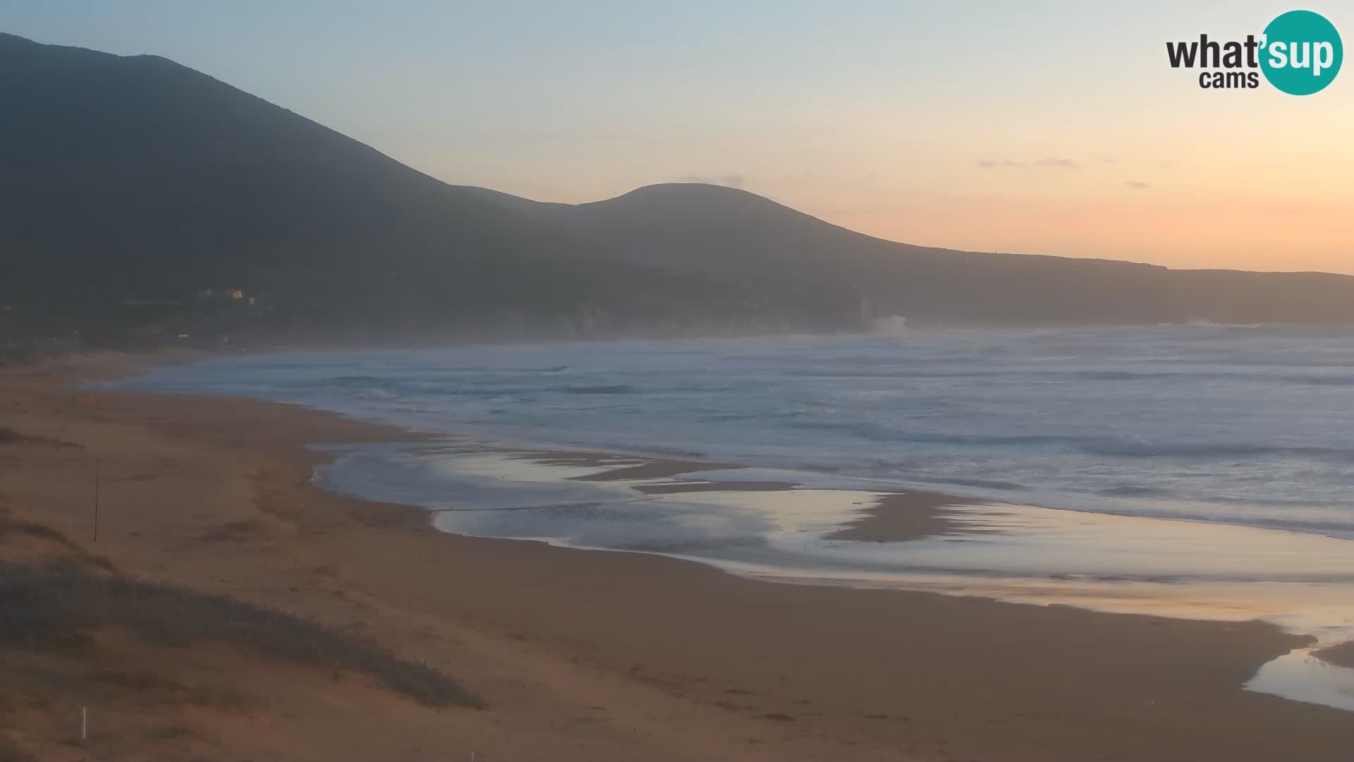 Webcam en vivo de la playa de San Nicolò en Buggerru, Cerdeña – admira las olas y los atardeceres