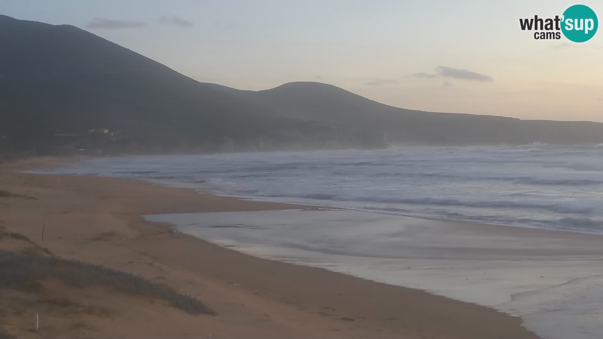 Webcam en vivo de la playa de San Nicolò en Buggerru, Cerdeña – admira las olas y los atardeceres