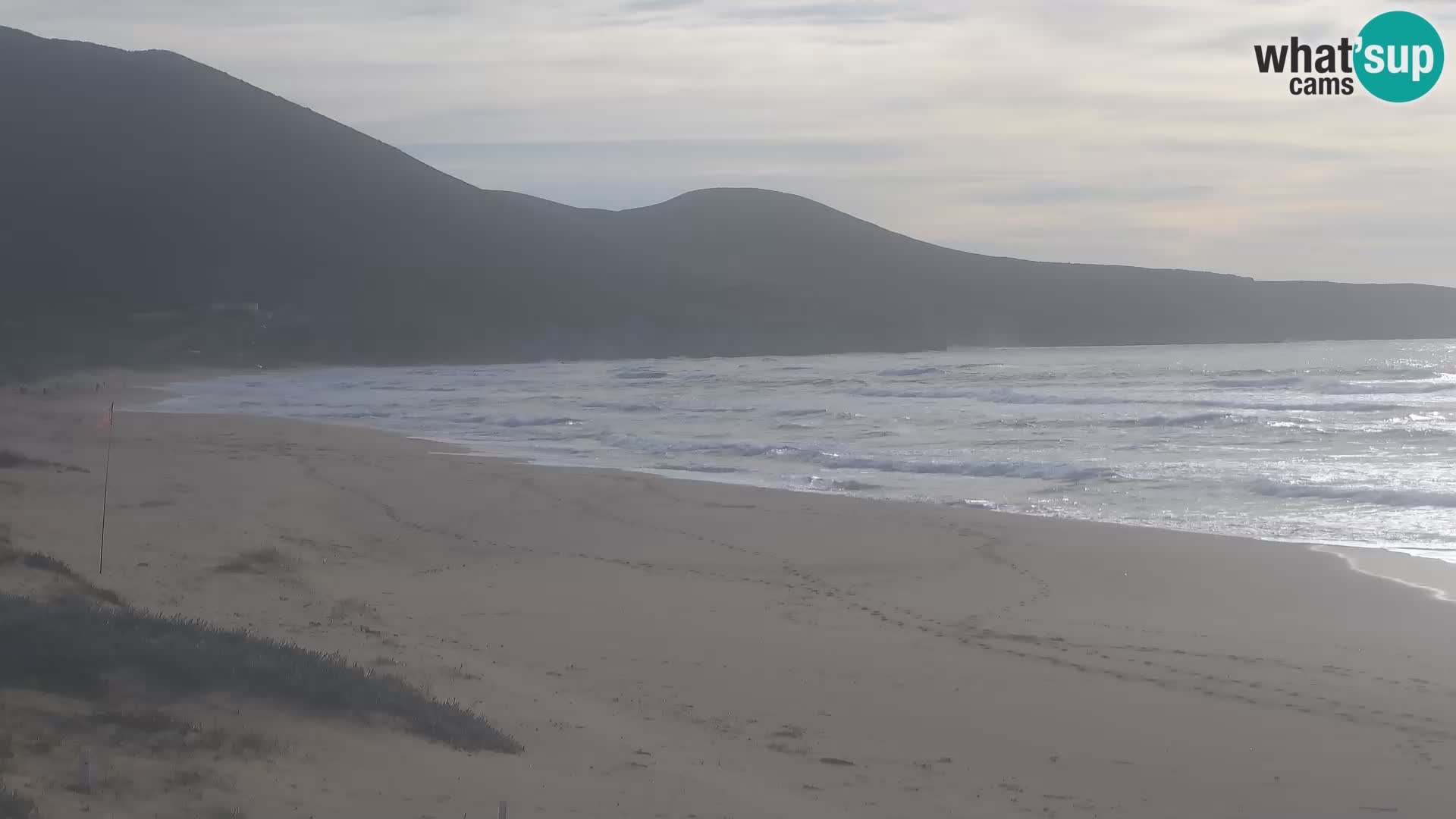 Spletna kamera plaže San Nicolò v Buggerruju, Sardinija – uživajte v valovih in sončnih zahodih