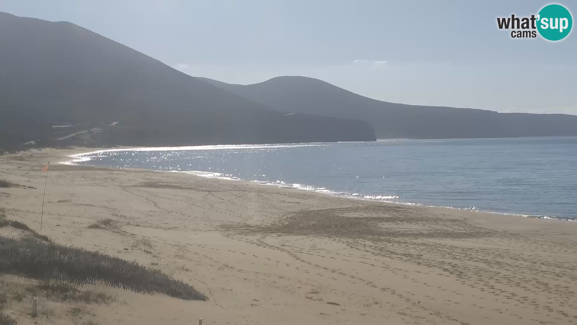 Spletna kamera plaže San Nicolò v Buggerruju, Sardinija – uživajte v valovih in sončnih zahodih