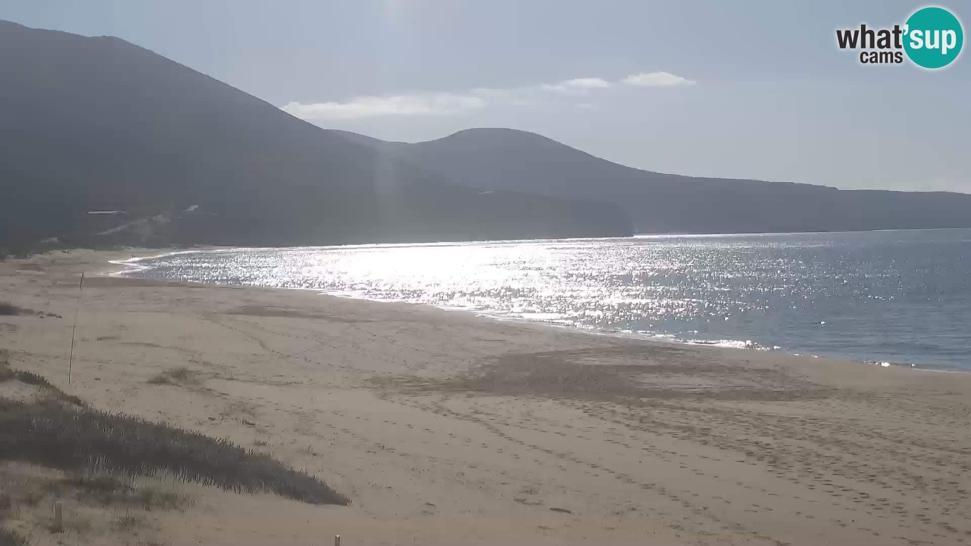 Spletna kamera plaže San Nicolò v Buggerruju, Sardinija – uživajte v valovih in sončnih zahodih