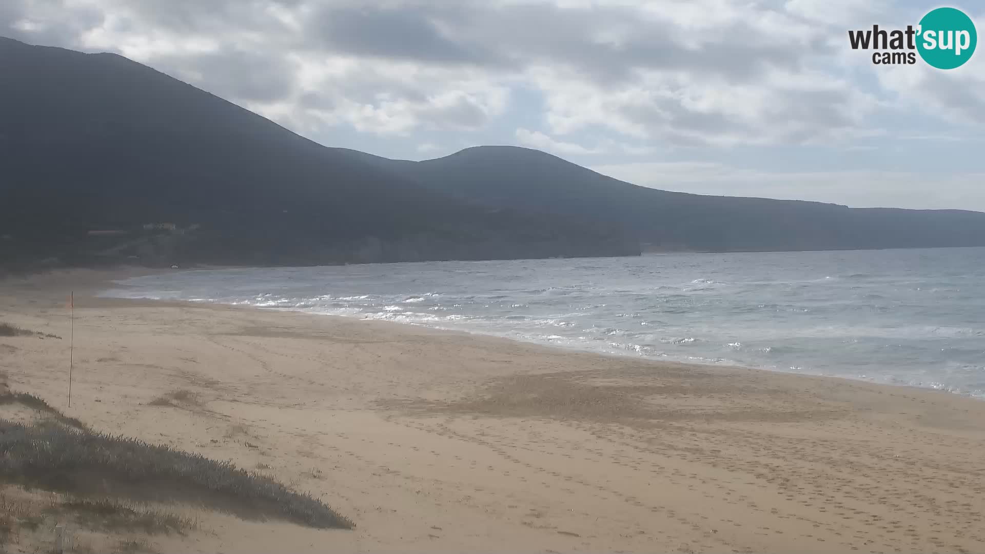 Spletna kamera plaže San Nicolò v Buggerruju, Sardinija – uživajte v valovih in sončnih zahodih