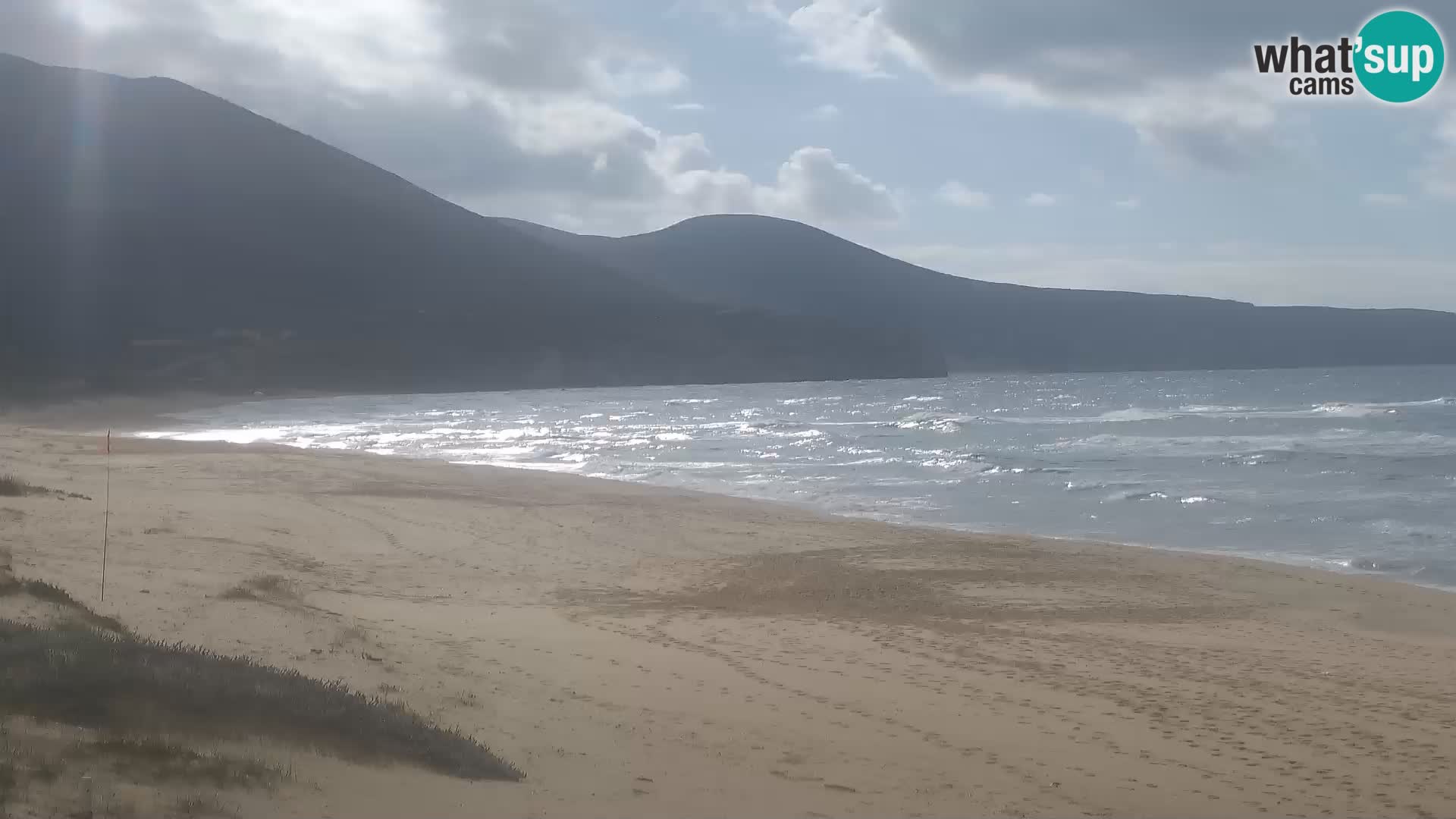 Webcam en vivo de la playa de San Nicolò en Buggerru, Cerdeña – admira las olas y los atardeceres