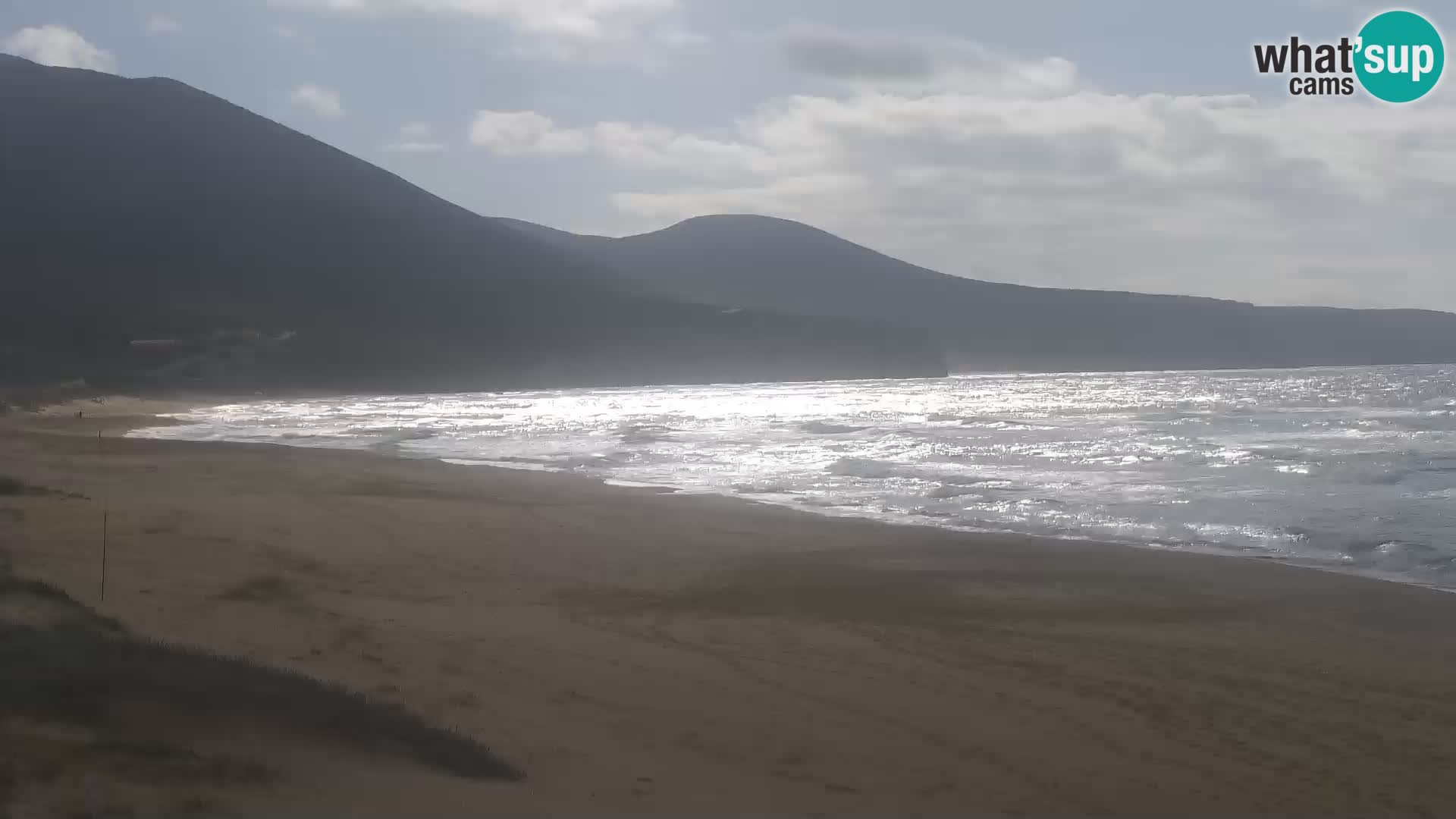 Webcam en vivo de la playa de San Nicolò en Buggerru, Cerdeña – admira las olas y los atardeceres