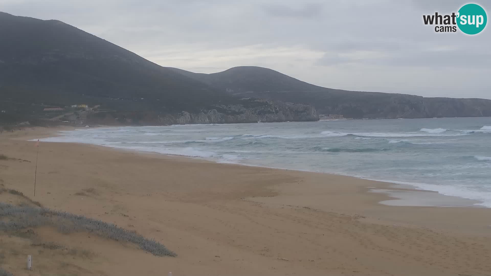 Spletna kamera plaže San Nicolò v Buggerruju, Sardinija – uživajte v valovih in sončnih zahodih