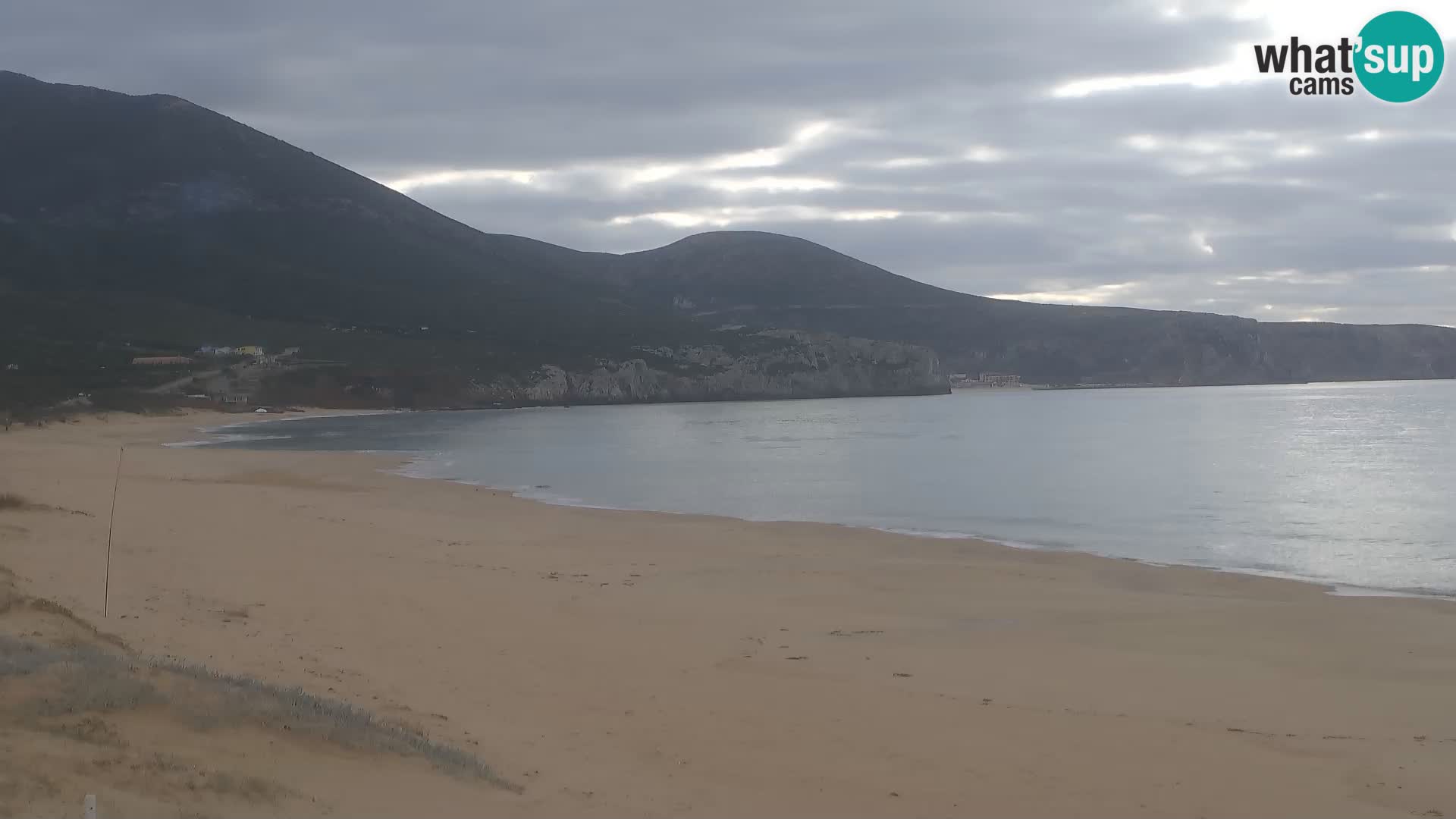 Spletna kamera plaže San Nicolò v Buggerruju, Sardinija – uživajte v valovih in sončnih zahodih