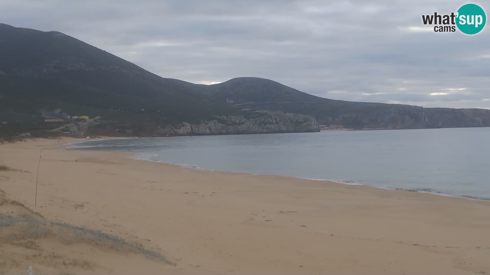 Spletna kamera plaže San Nicolò v Buggerruju, Sardinija – uživajte v valovih in sončnih zahodih