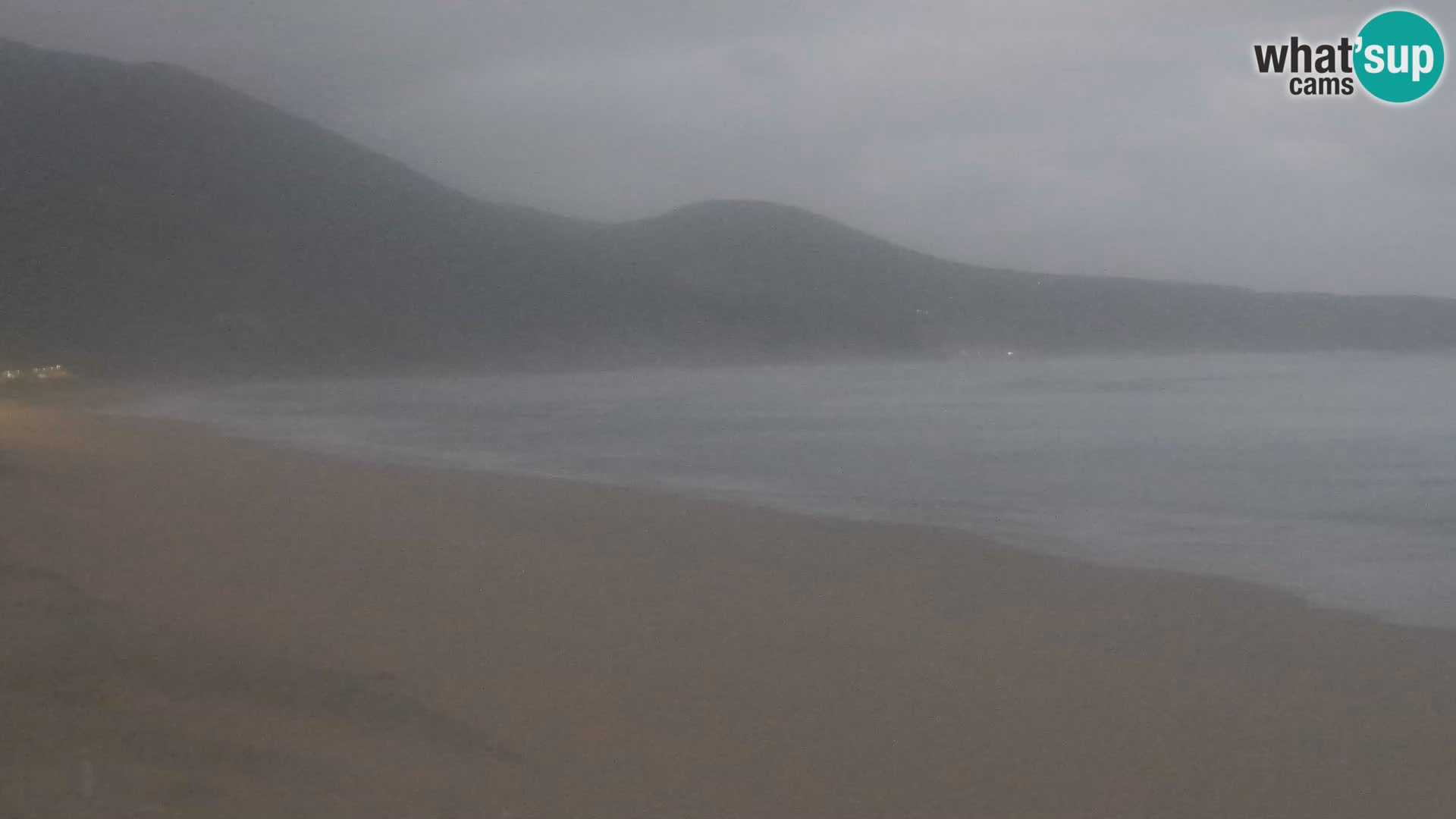 Spletna kamera plaže San Nicolò v Buggerruju, Sardinija – uživajte v valovih in sončnih zahodih