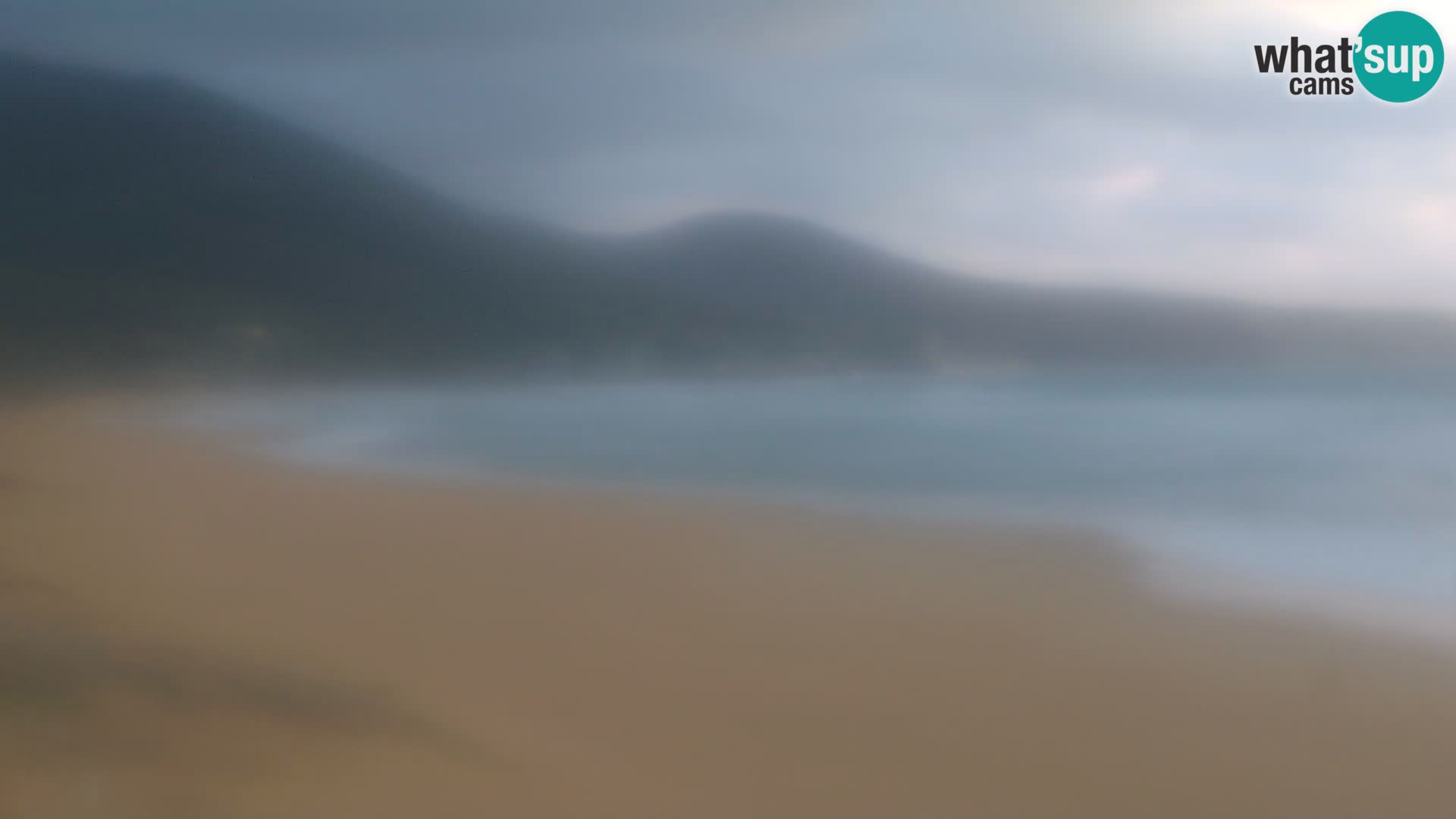 Webcam en vivo de la playa de San Nicolò en Buggerru, Cerdeña – admira las olas y los atardeceres