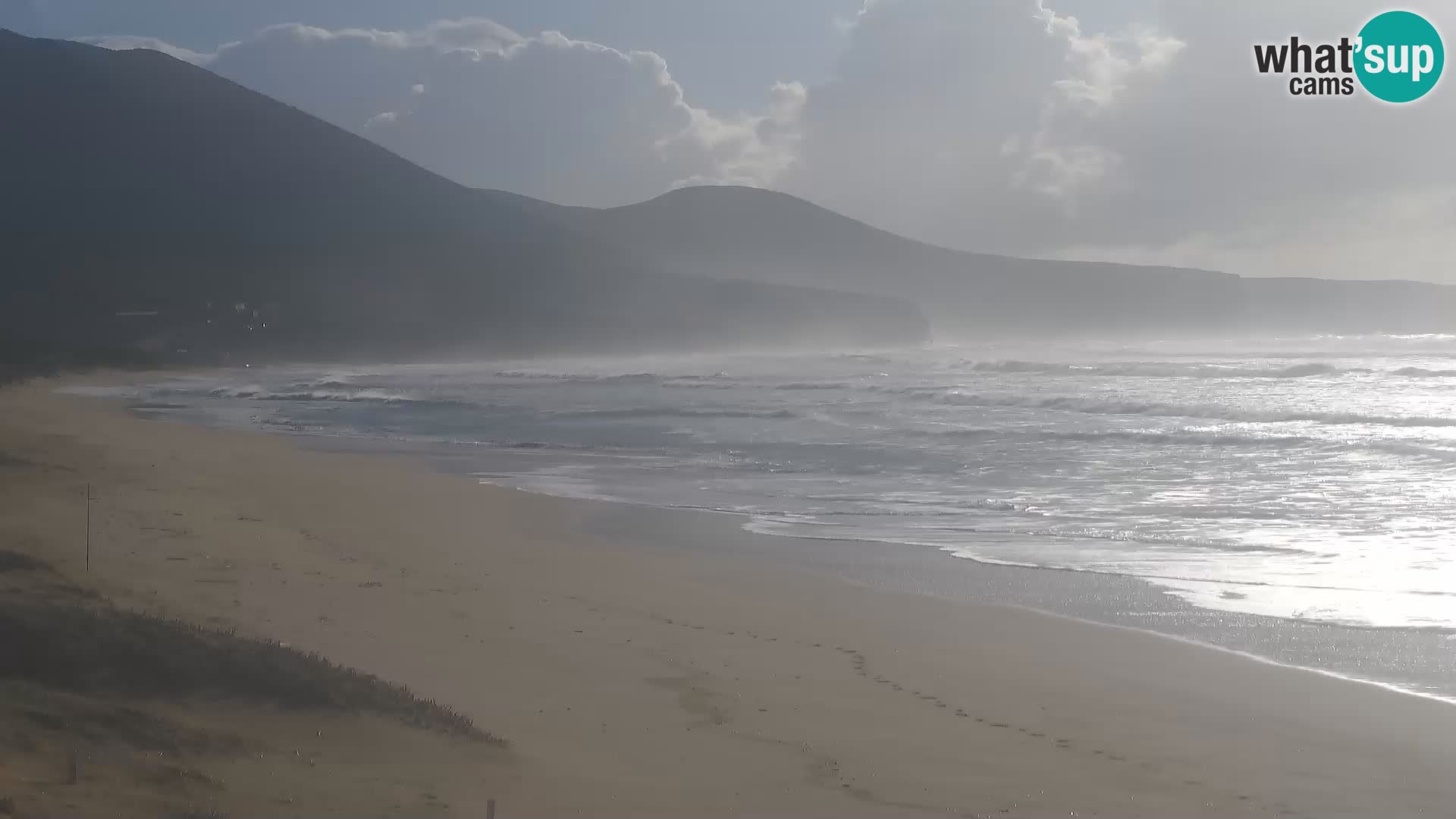 Spletna kamera plaže San Nicolò v Buggerruju, Sardinija – uživajte v valovih in sončnih zahodih