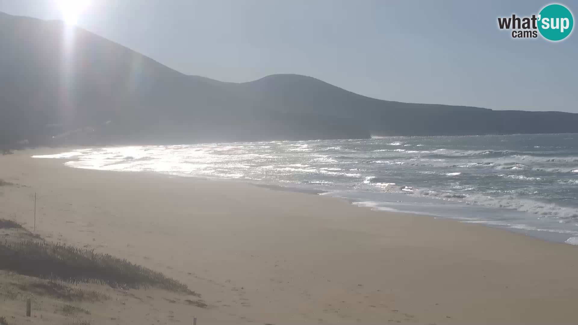 Live-Webcam am Strand von San Nicolò in Buggerru, Sardinien – Beobachten Sie die Wellen und den Sonnenuntergang