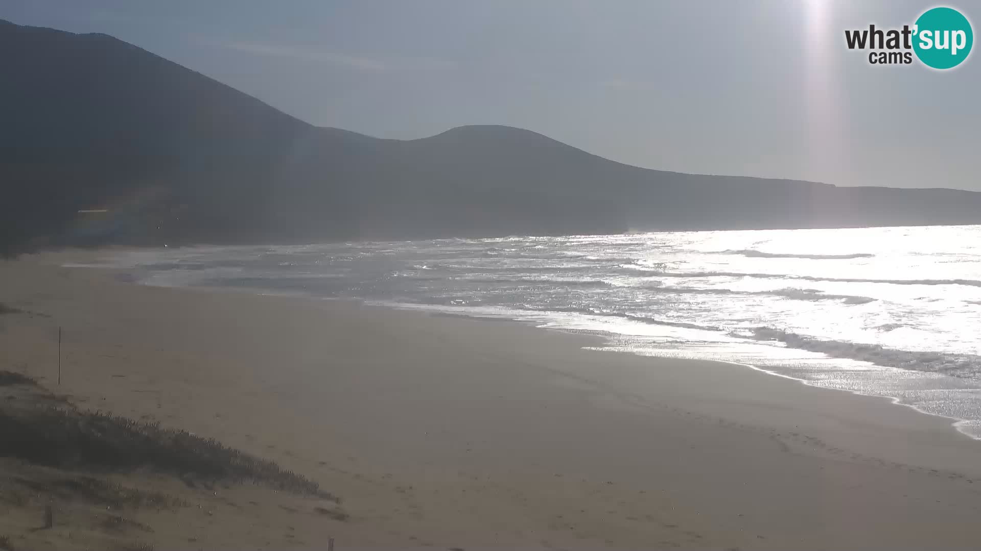 Spletna kamera plaže San Nicolò v Buggerruju, Sardinija – uživajte v valovih in sončnih zahodih