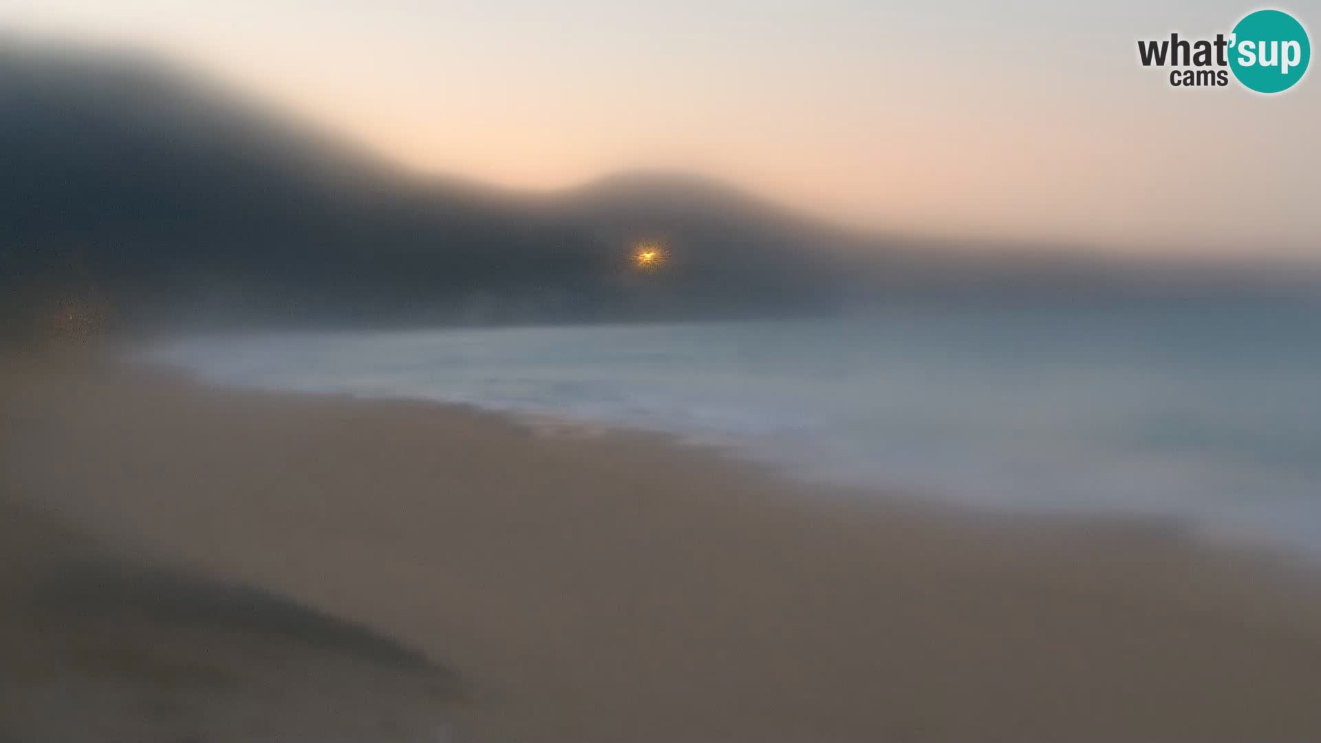 Webcam en direct de la plage de San Nicolò à Buggerru en Sardaigne – Regardez les vagues et le coucher de soleil