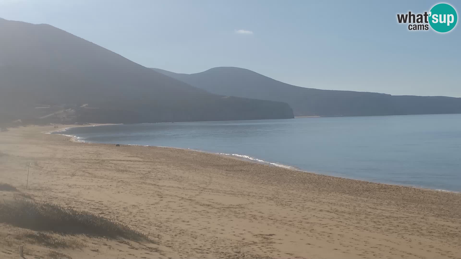 Spletna kamera plaže San Nicolò v Buggerruju, Sardinija – uživajte v valovih in sončnih zahodih