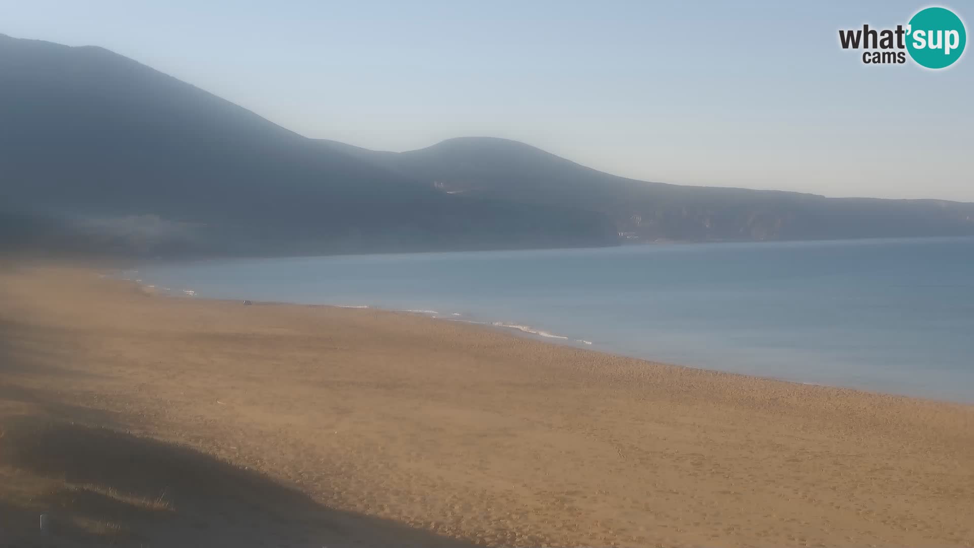 Spletna kamera plaže San Nicolò v Buggerruju, Sardinija – uživajte v valovih in sončnih zahodih