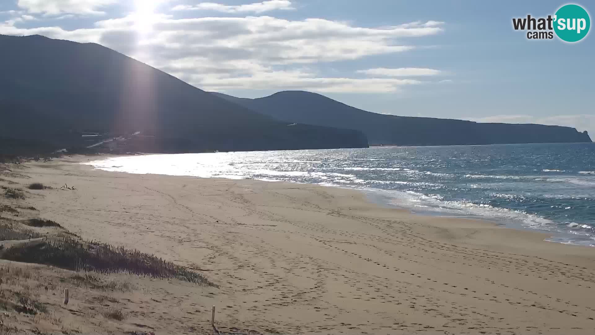 Spletna kamera plaže San Nicolò v Buggerruju, Sardinija – uživajte v valovih in sončnih zahodih