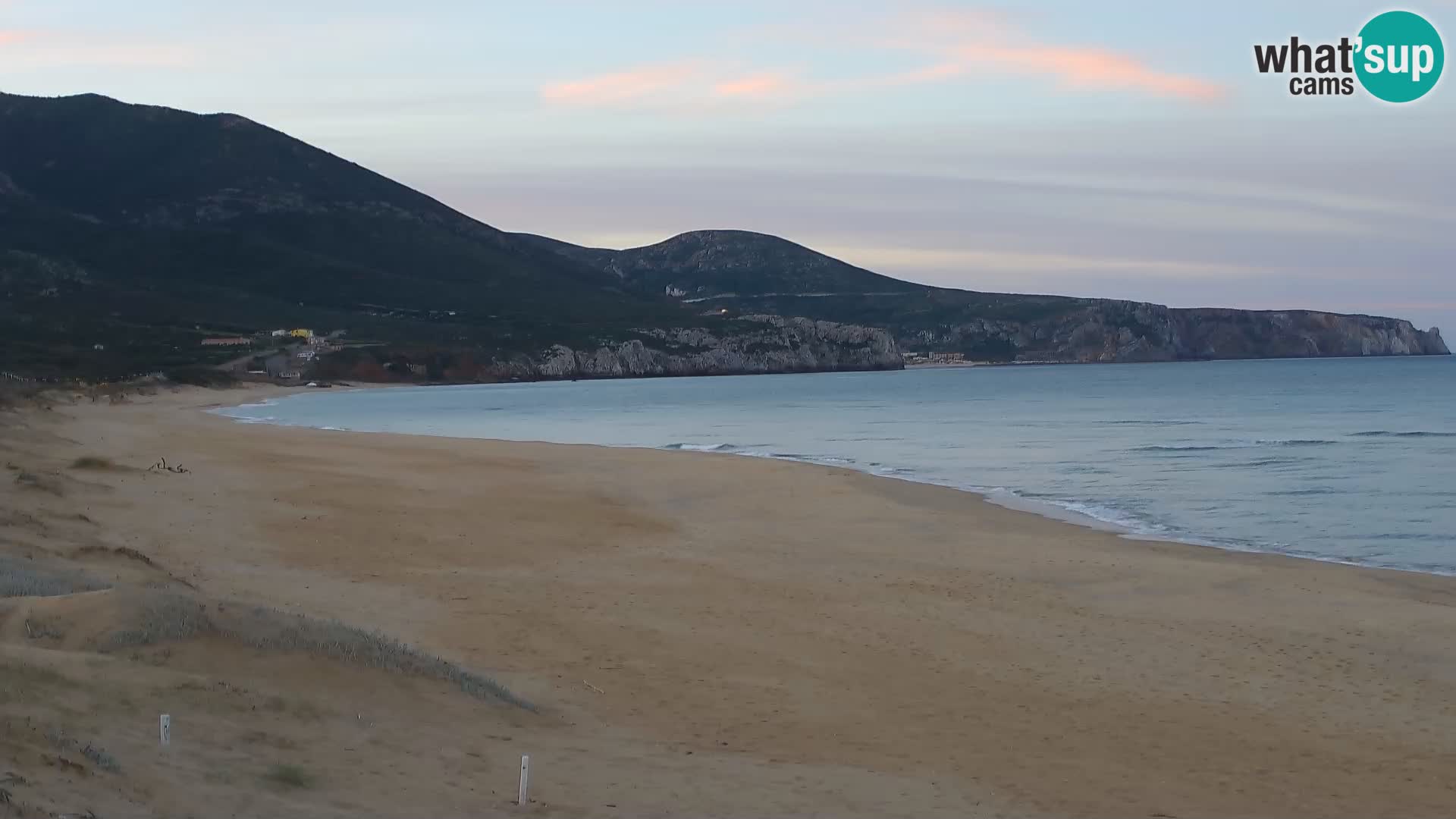 Spletna kamera plaže San Nicolò v Buggerruju, Sardinija – uživajte v valovih in sončnih zahodih