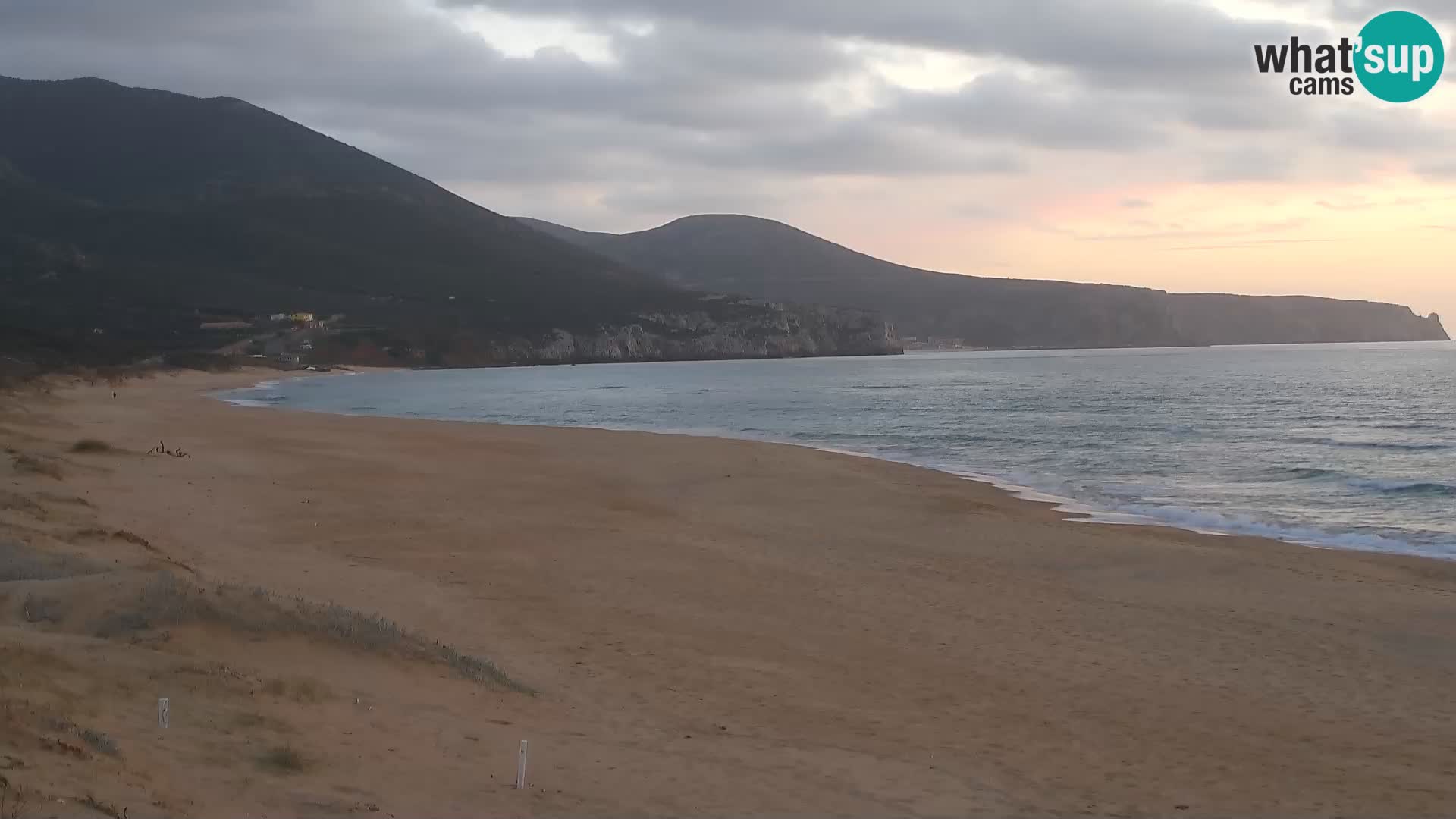 Webcam en direct de la plage de San Nicolò à Buggerru en Sardaigne – Regardez les vagues et le coucher de soleil