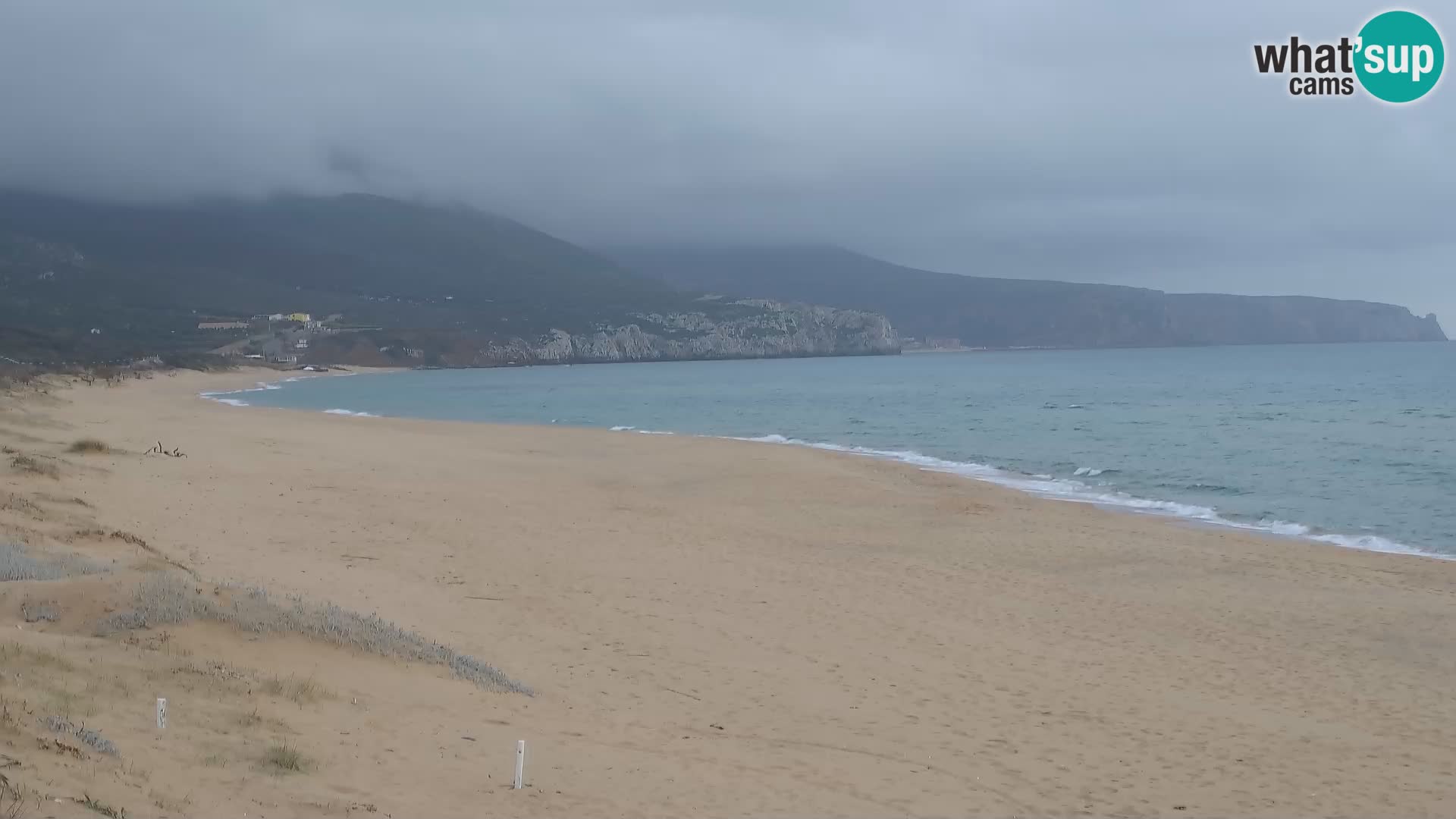 Spletna kamera plaže San Nicolò v Buggerruju, Sardinija – uživajte v valovih in sončnih zahodih