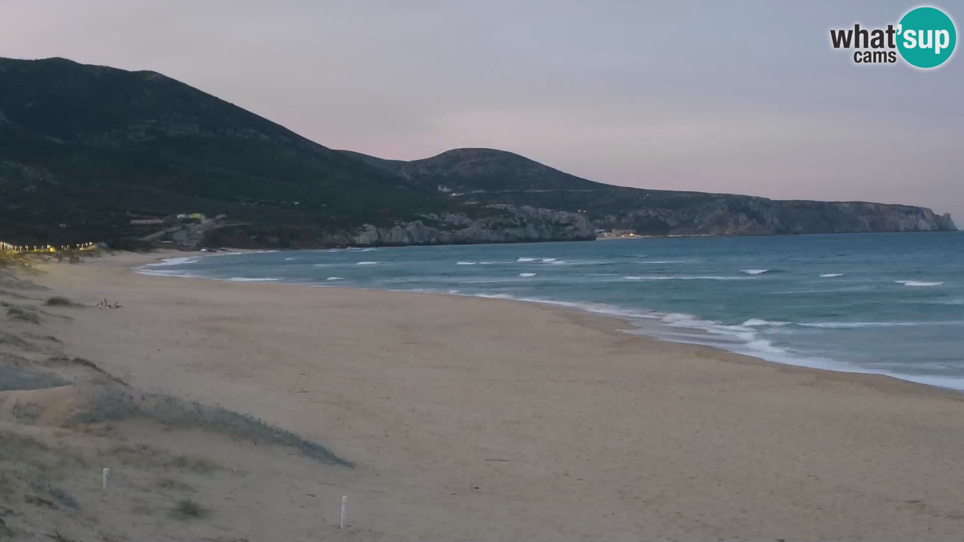 Webcam en vivo de la playa de San Nicolò en Buggerru, Cerdeña – admira las olas y los atardeceres