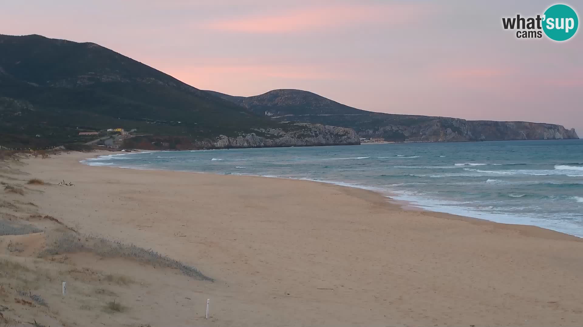 Spletna kamera plaže San Nicolò v Buggerruju, Sardinija – uživajte v valovih in sončnih zahodih