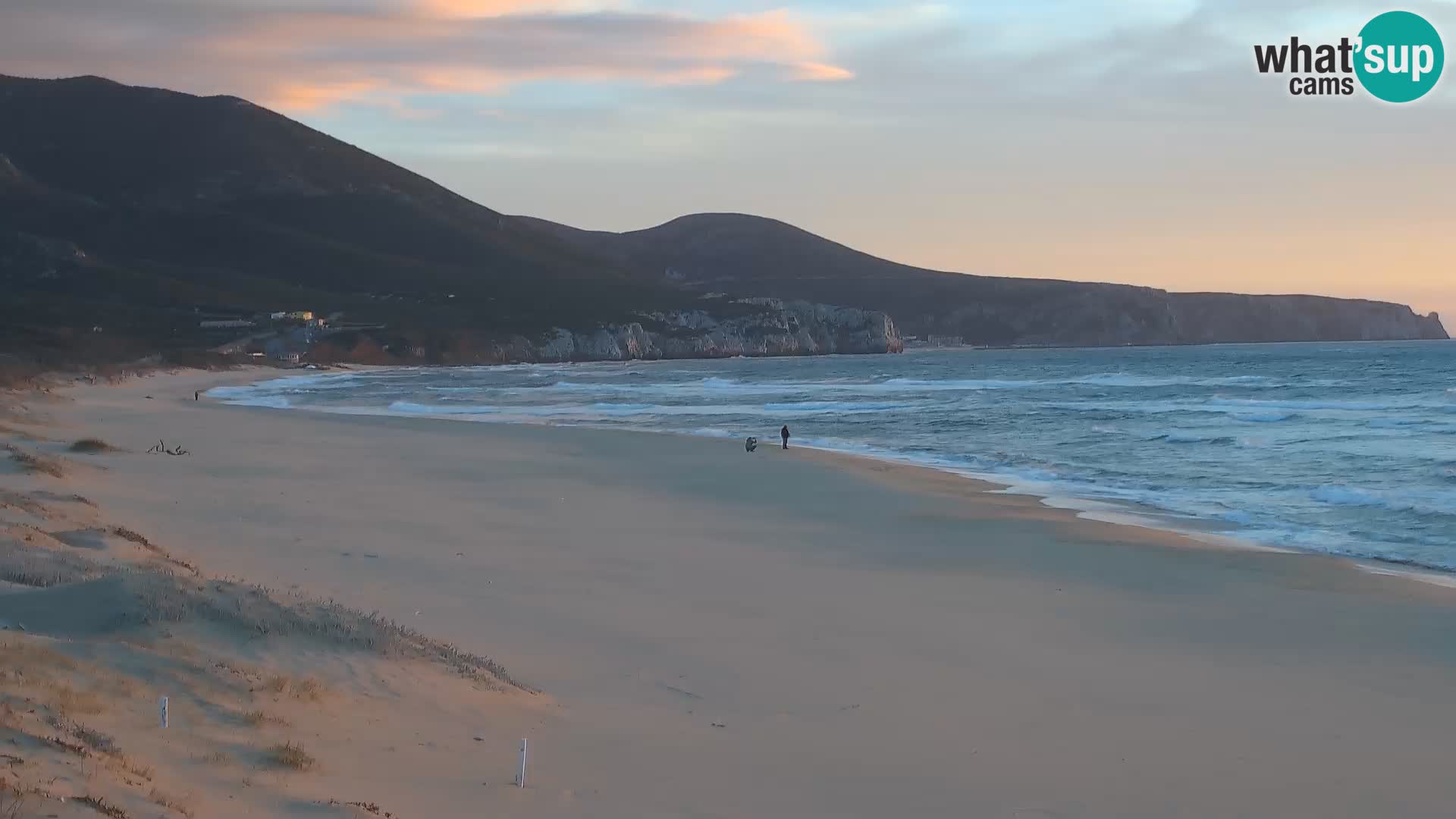 Spletna kamera plaže San Nicolò v Buggerruju, Sardinija – uživajte v valovih in sončnih zahodih