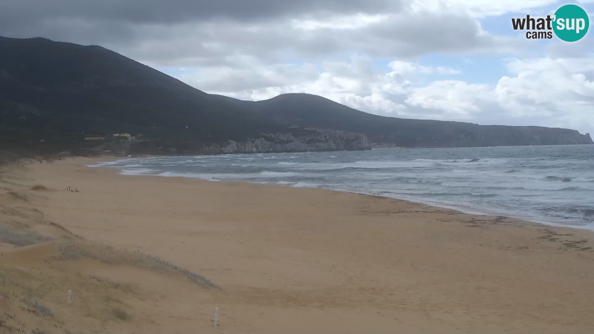 Spletna kamera plaže San Nicolò v Buggerruju, Sardinija – uživajte v valovih in sončnih zahodih