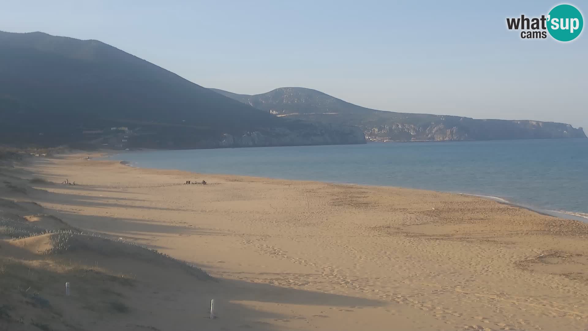 Webcam en vivo de la playa de San Nicolò en Buggerru, Cerdeña – admira las olas y los atardeceres