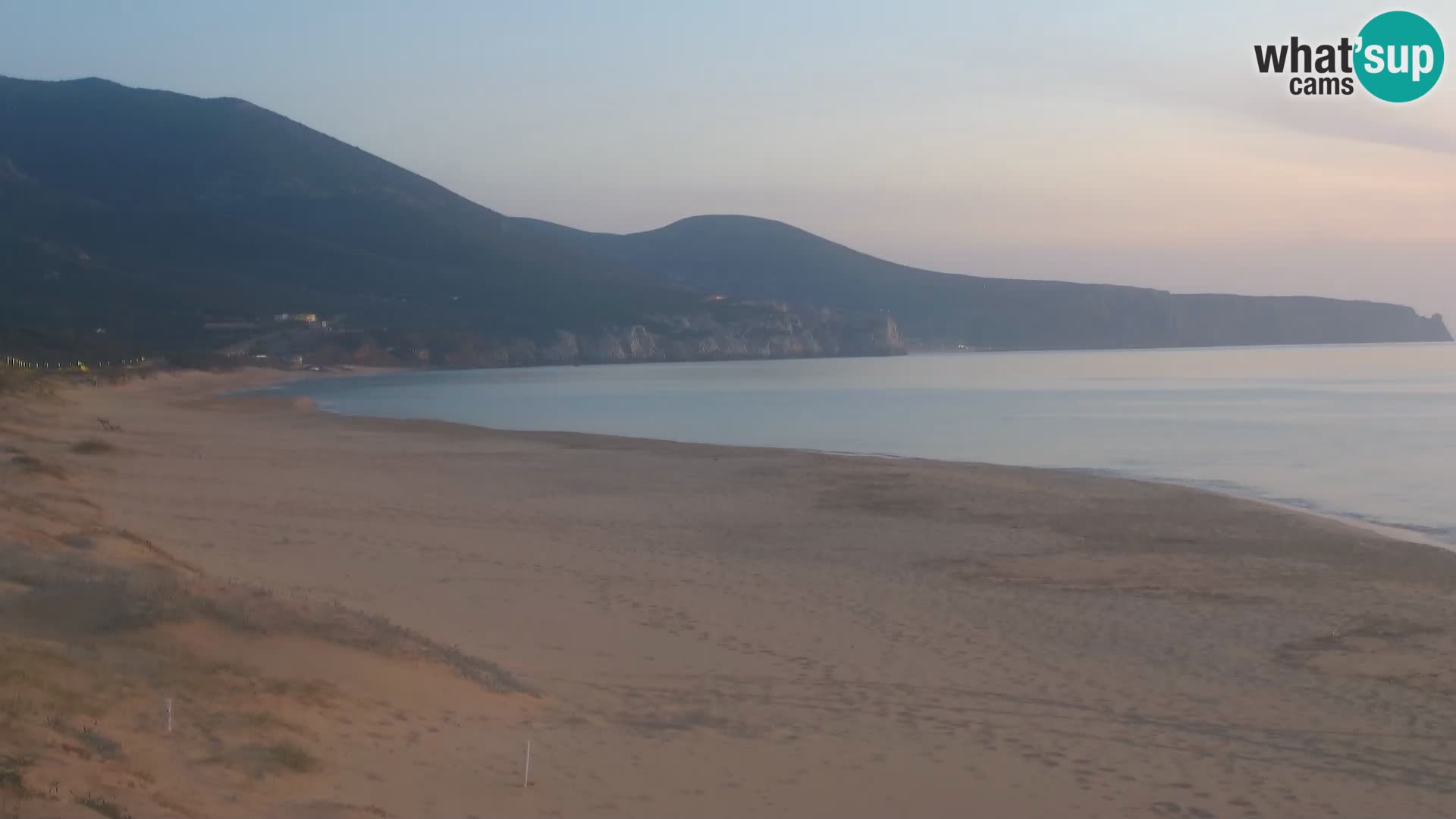 Spletna kamera plaže San Nicolò v Buggerruju, Sardinija – uživajte v valovih in sončnih zahodih