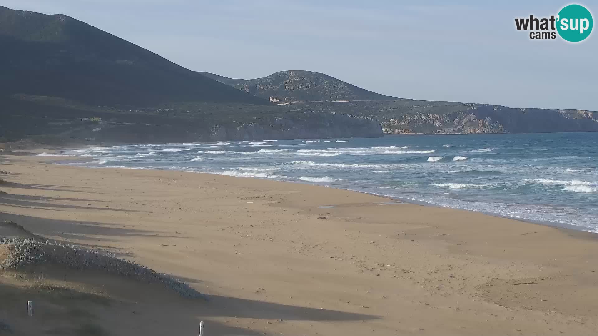 Webcam en vivo de la playa de San Nicolò en Buggerru, Cerdeña – admira las olas y los atardeceres