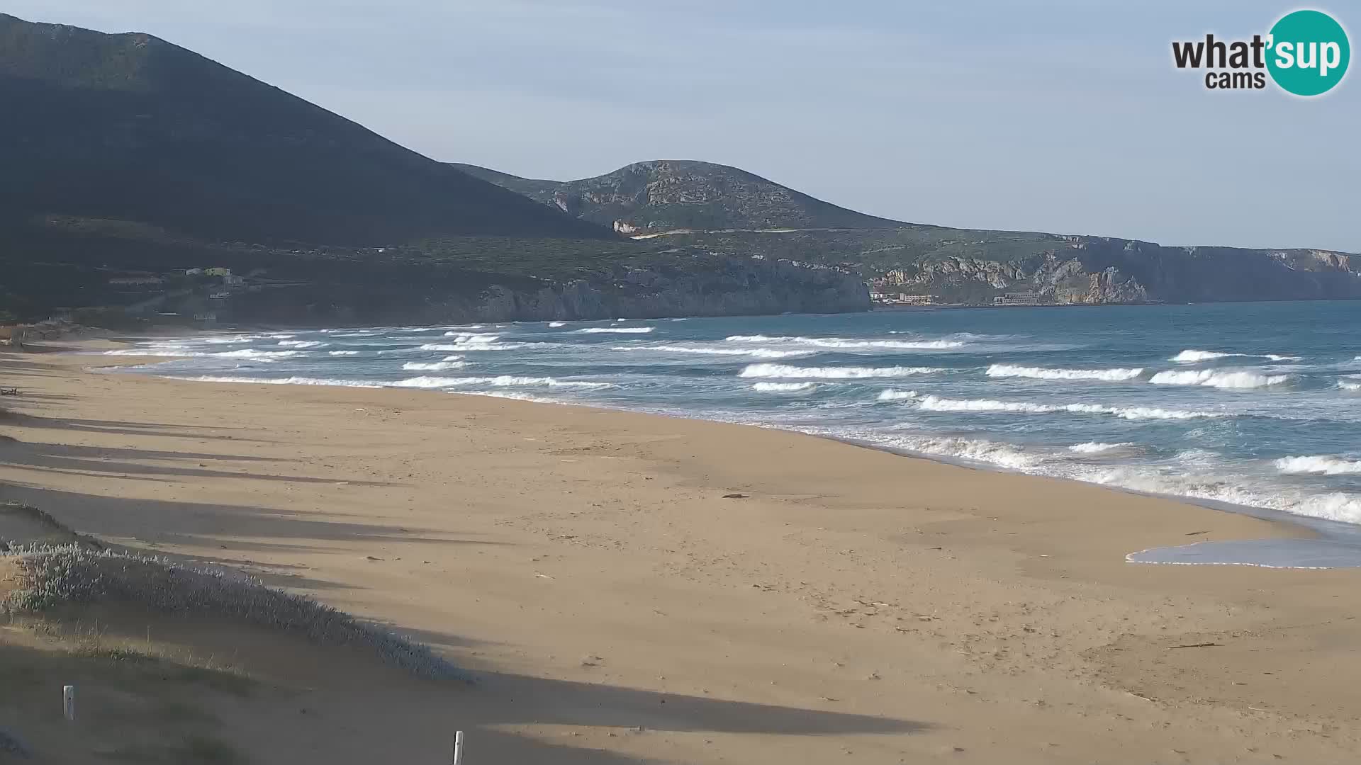 Webcam en vivo de la playa de San Nicolò en Buggerru, Cerdeña – admira las olas y los atardeceres