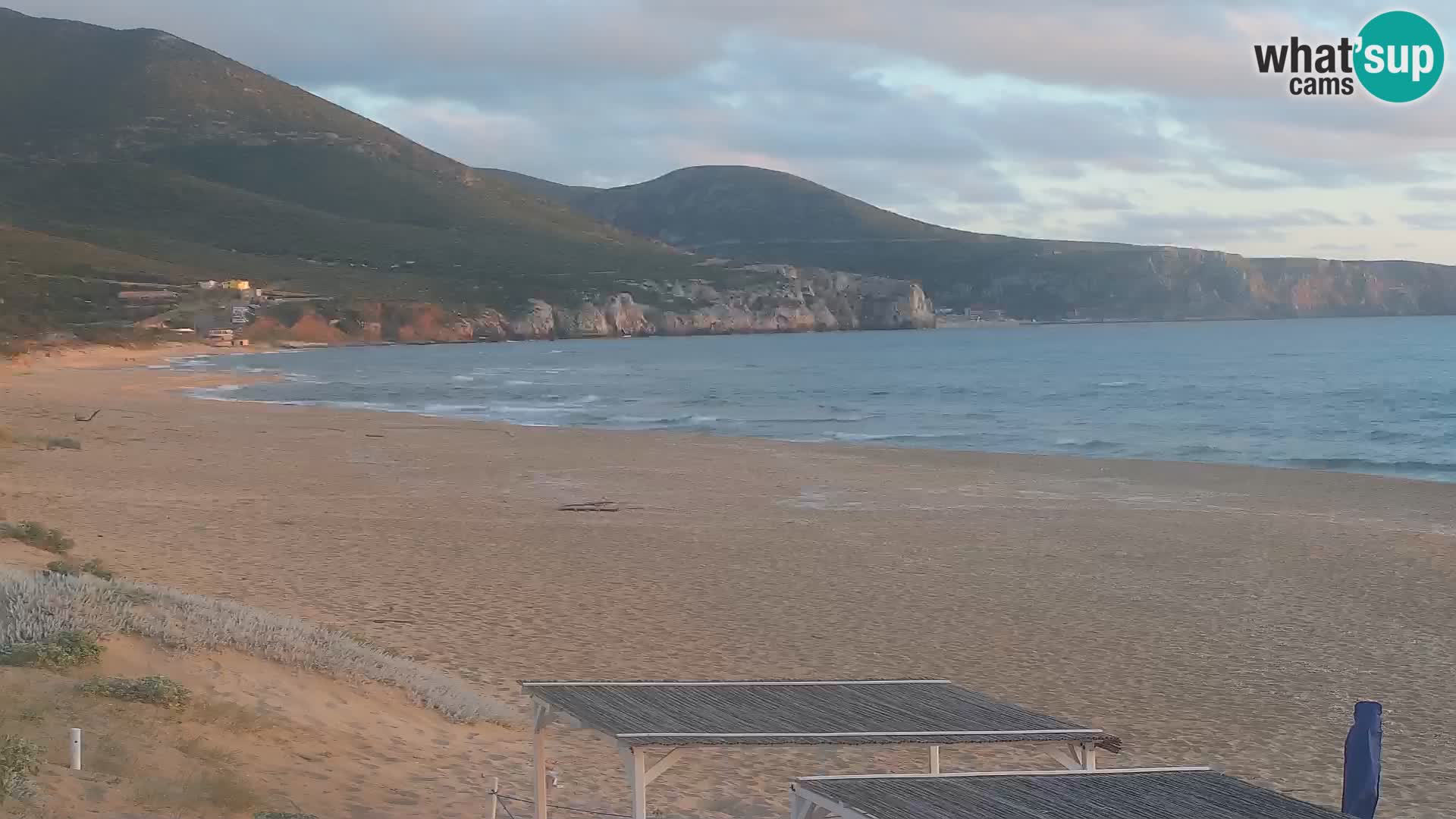 Webcam en vivo de la playa de San Nicolò en Buggerru, Cerdeña – admira las olas y los atardeceres