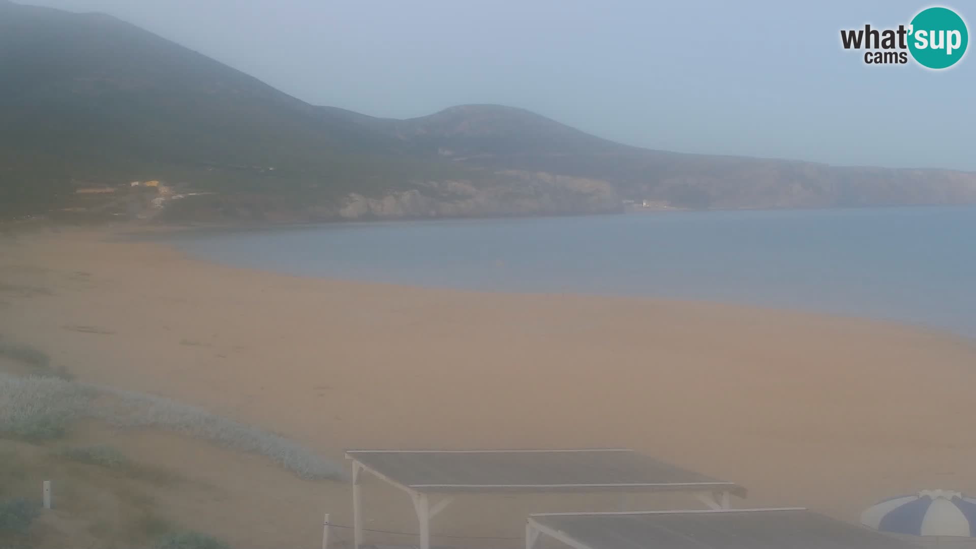 Spletna kamera plaže San Nicolò v Buggerruju, Sardinija – uživajte v valovih in sončnih zahodih