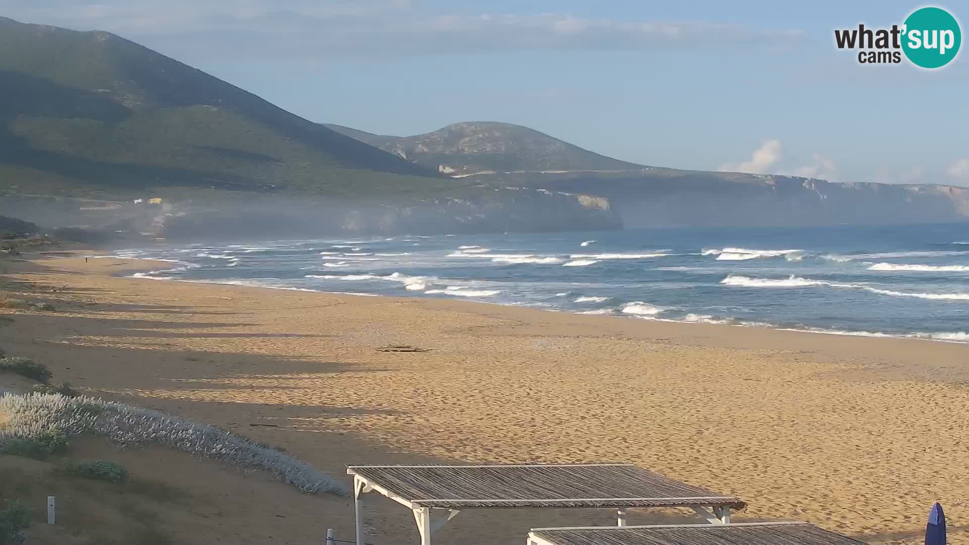 Spletna kamera plaže San Nicolò v Buggerruju, Sardinija – uživajte v valovih in sončnih zahodih