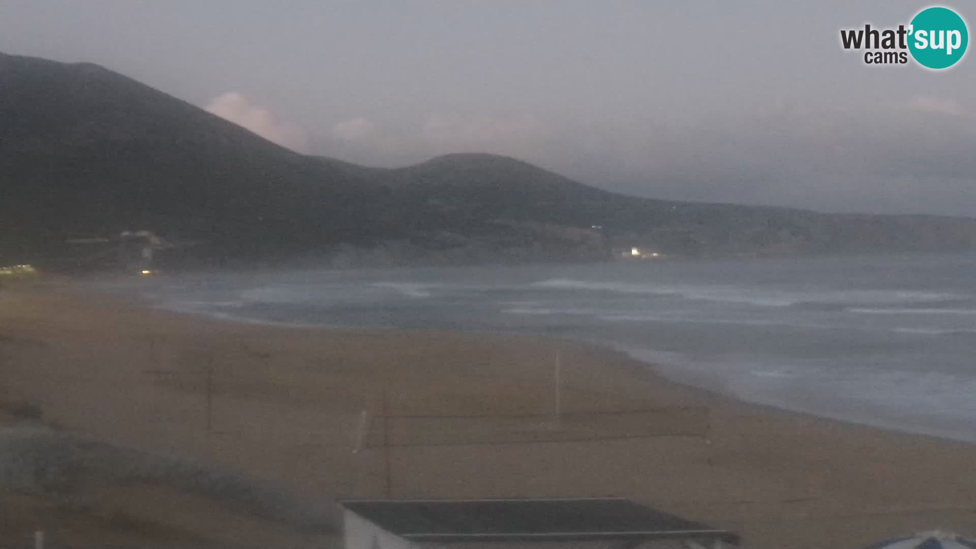 Spletna kamera plaže San Nicolò v Buggerruju, Sardinija – uživajte v valovih in sončnih zahodih