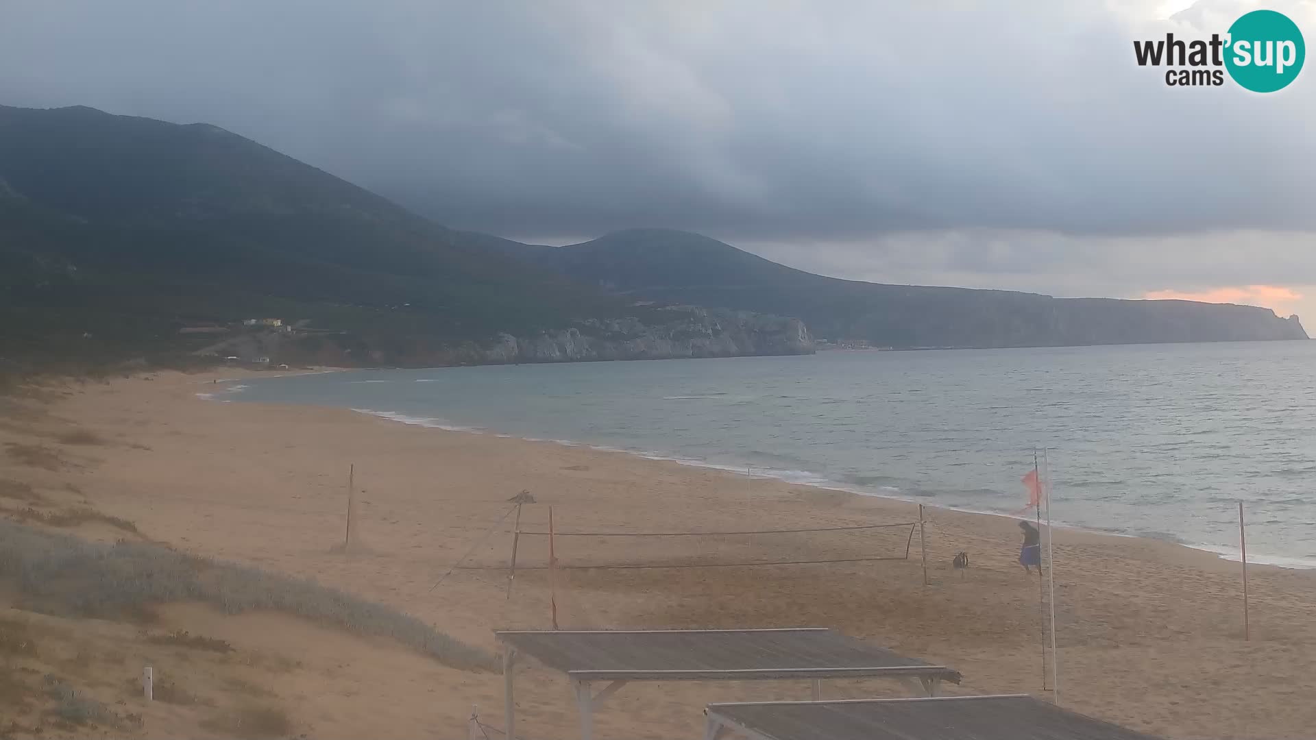 Spletna kamera plaže San Nicolò v Buggerruju, Sardinija – uživajte v valovih in sončnih zahodih