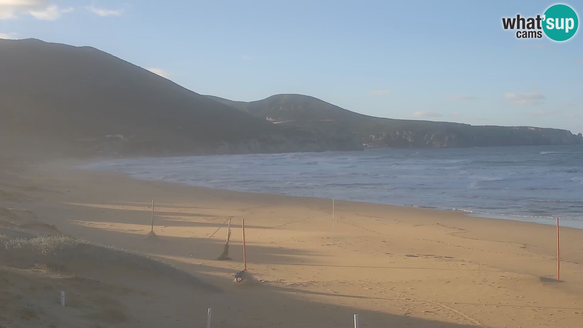 Webcam en vivo de la playa de San Nicolò en Buggerru, Cerdeña – admira las olas y los atardeceres